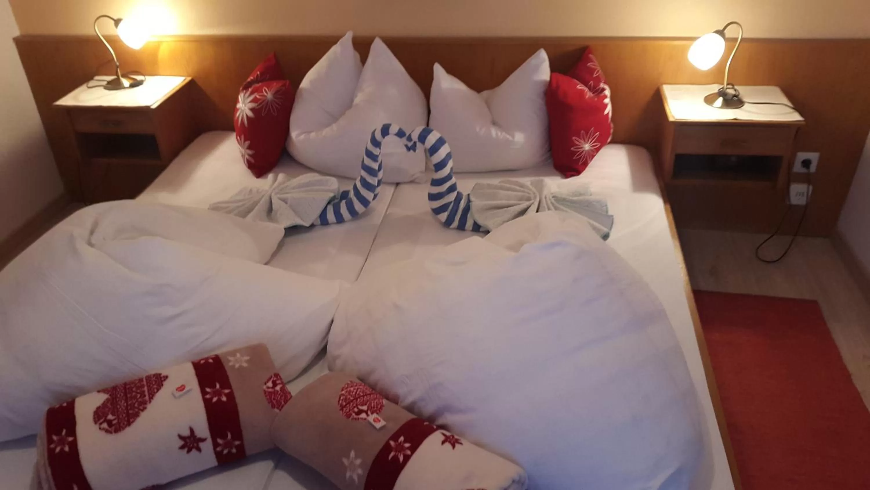 Photo of the whole room, Bed in Hotel Garni Wieshof