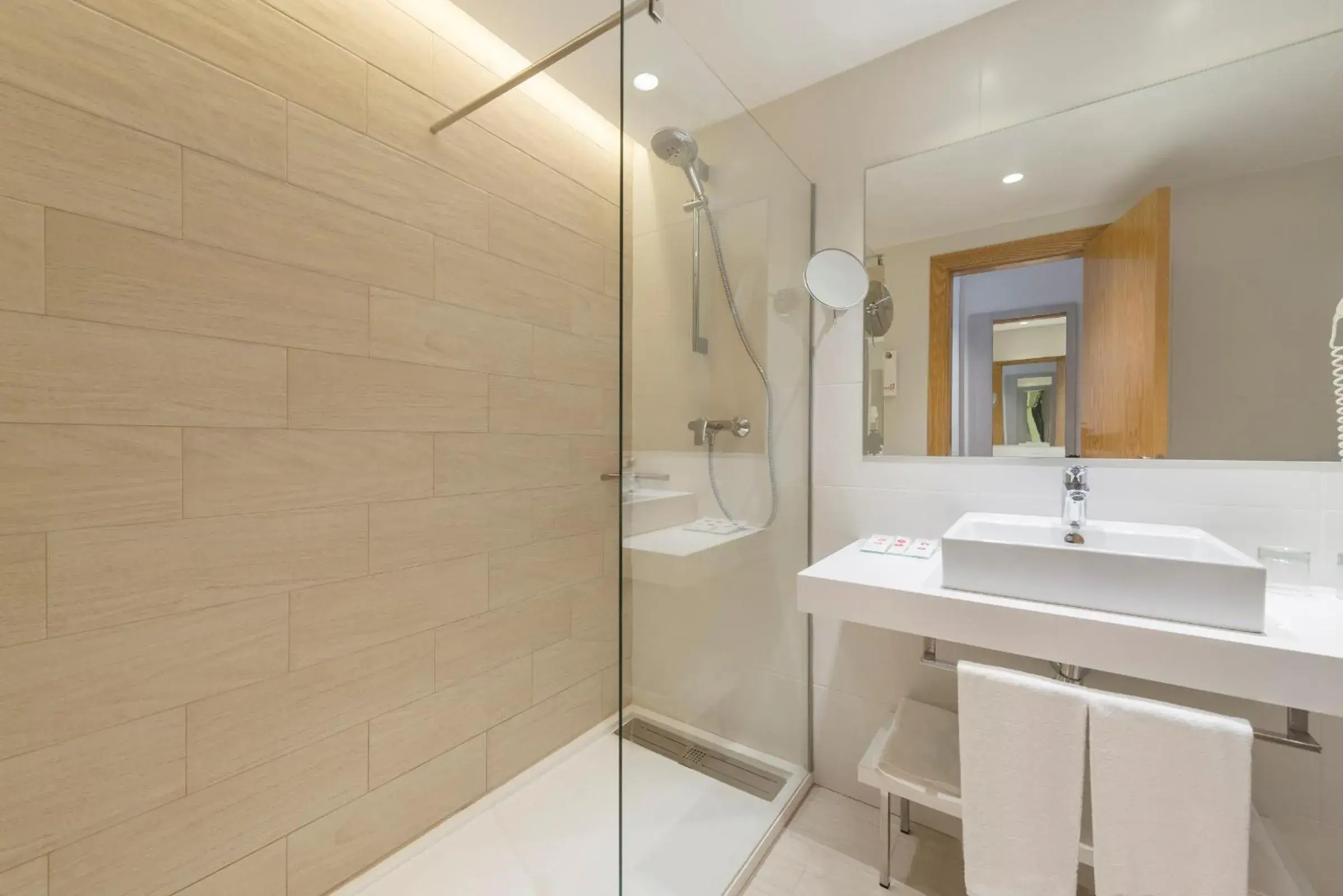 Shower, Bathroom in JS Sol de Alcudia