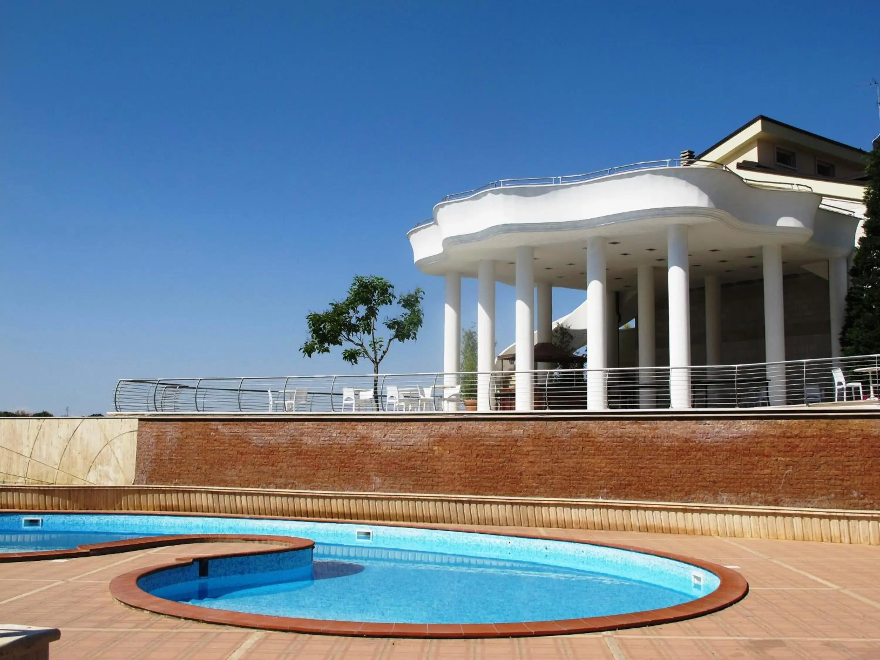 Facade/entrance, Swimming Pool in Gran Paradiso Hotel Spa