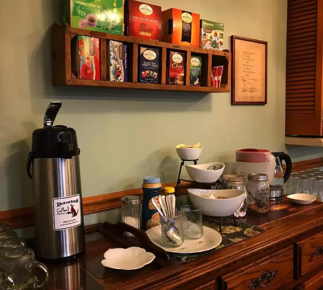 Coffee/tea facilities in Laughing Heart Lodge