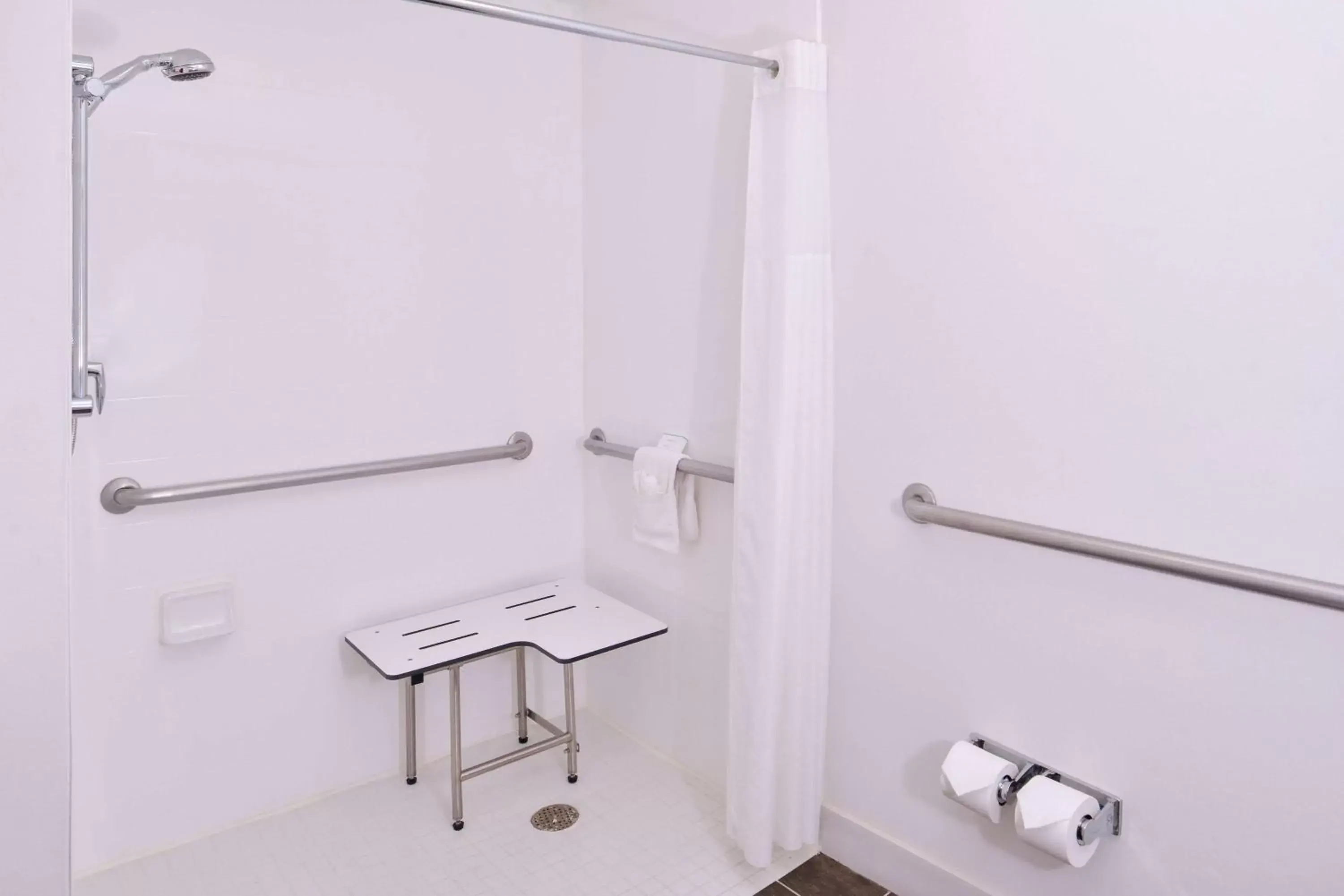 Bathroom in Hampton Inn Albuquerque - University/Midtown