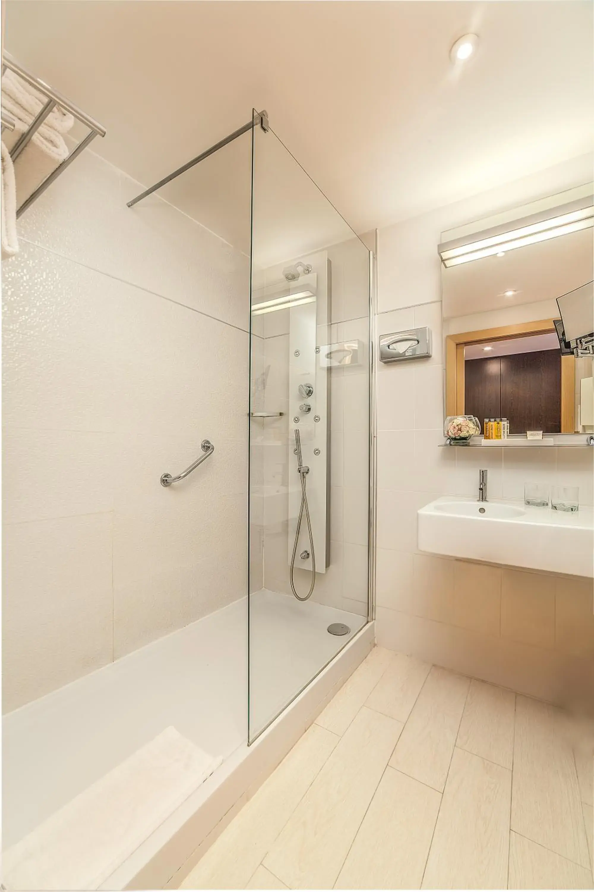 Shower, Bathroom in Hôtel Montaigne & Spa