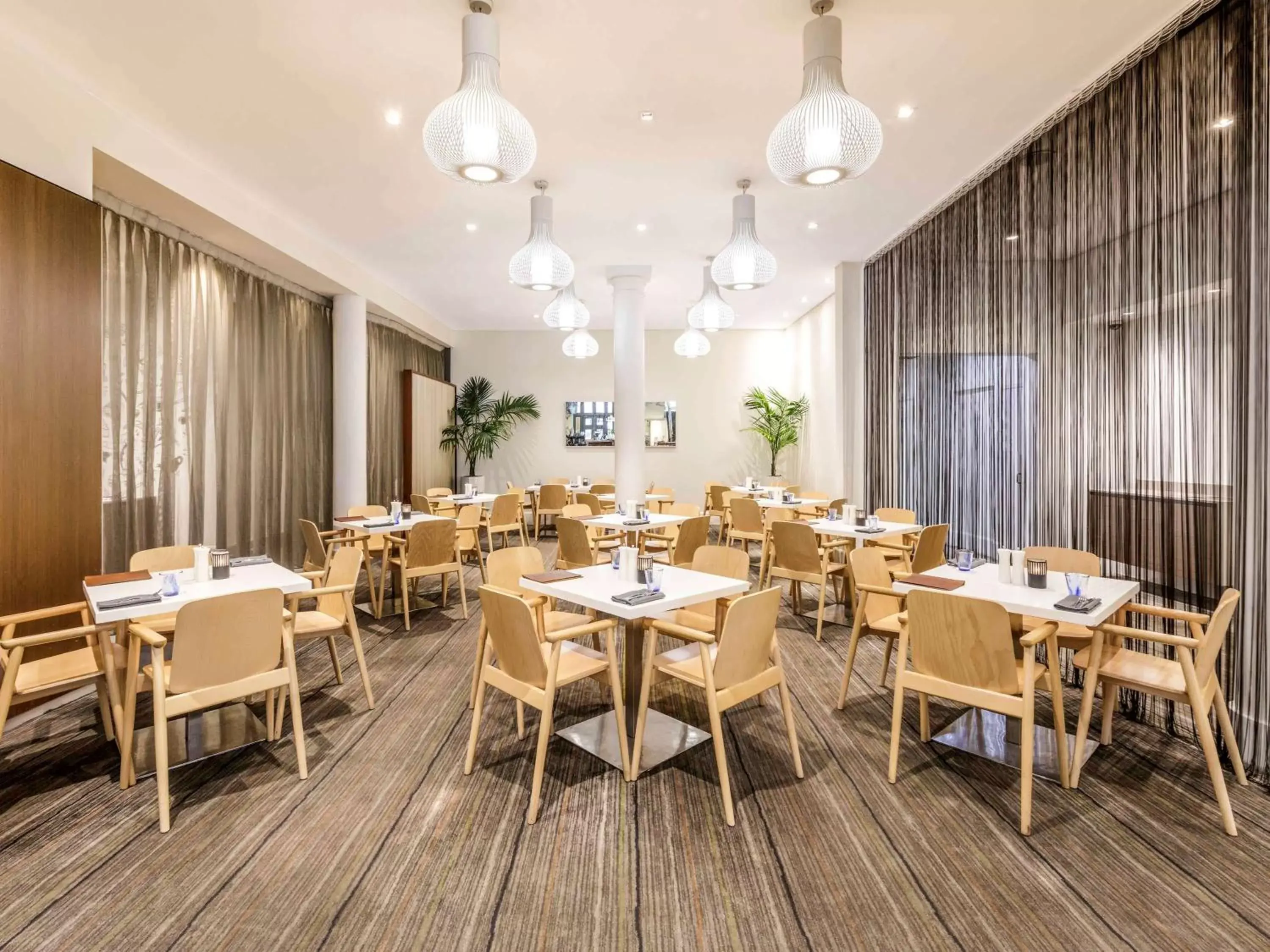 Property building, Restaurant/Places to Eat in Novotel Sydney Central