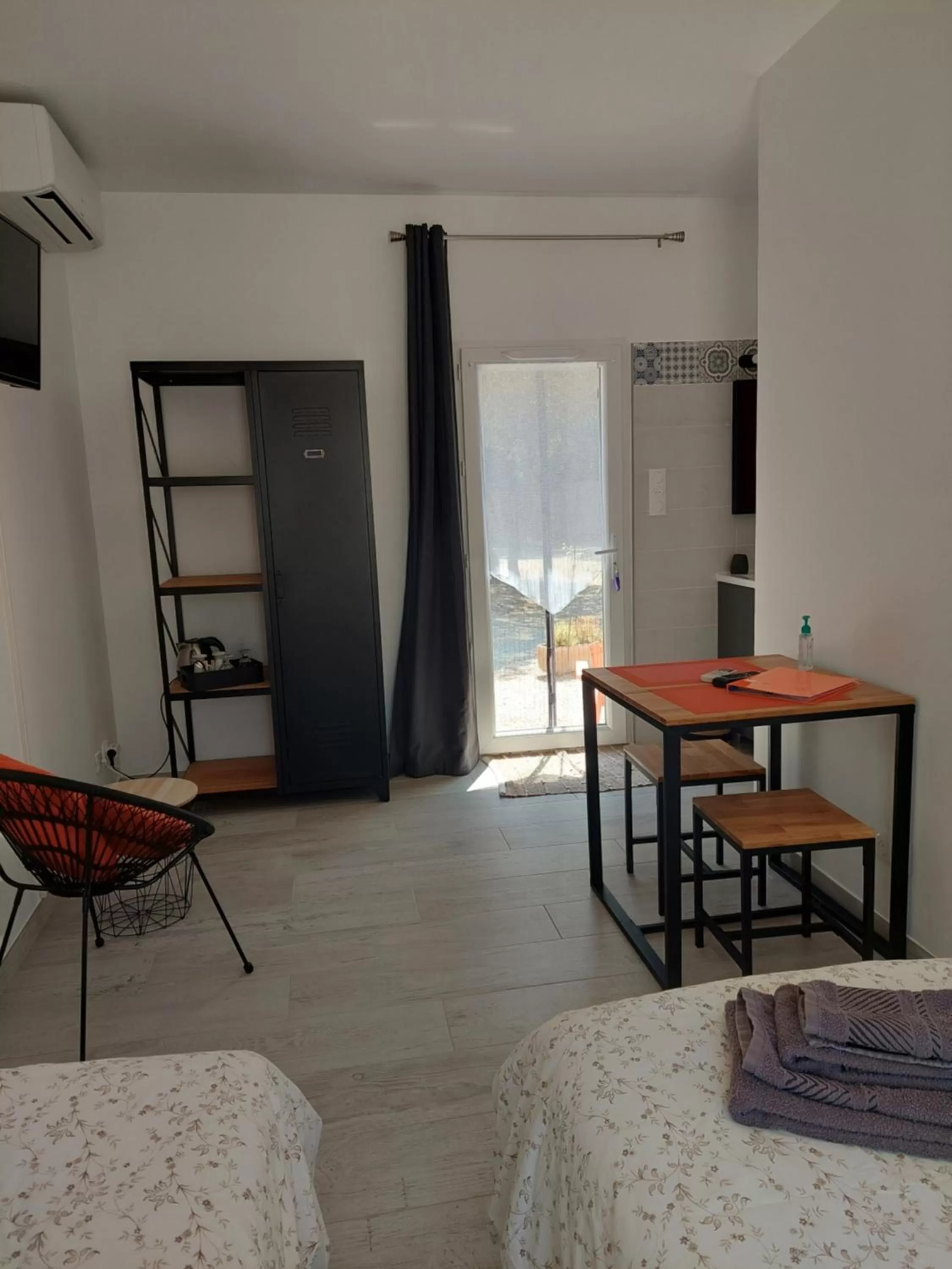 TV and multimedia, Seating Area in Maison d'Hôtes & Spa La Chêneraie-Provence Ventoux