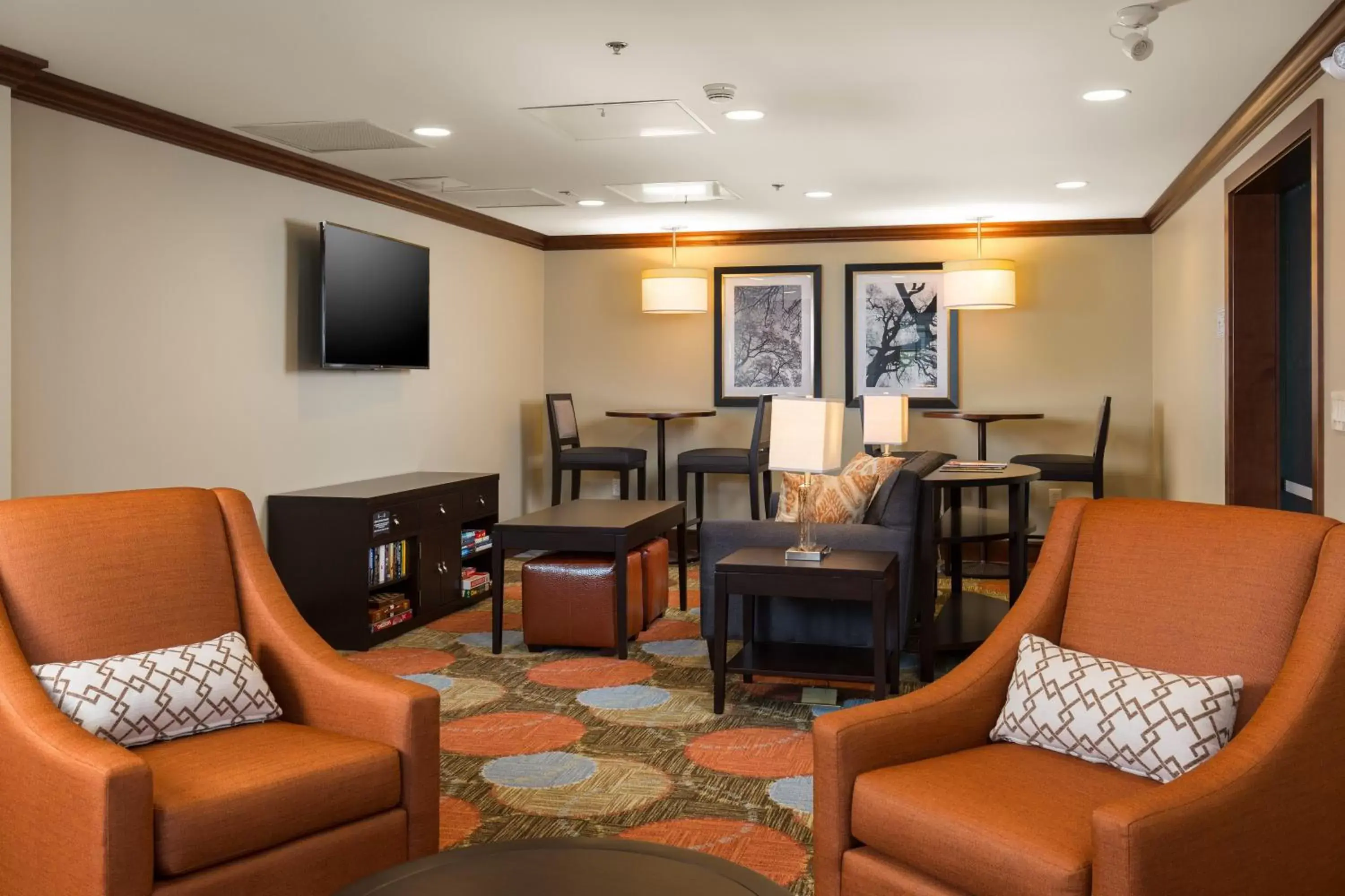 Communal lounge/ TV room, Seating Area in Staybridge Suites - Columbus Polaris, an IHG Hotel