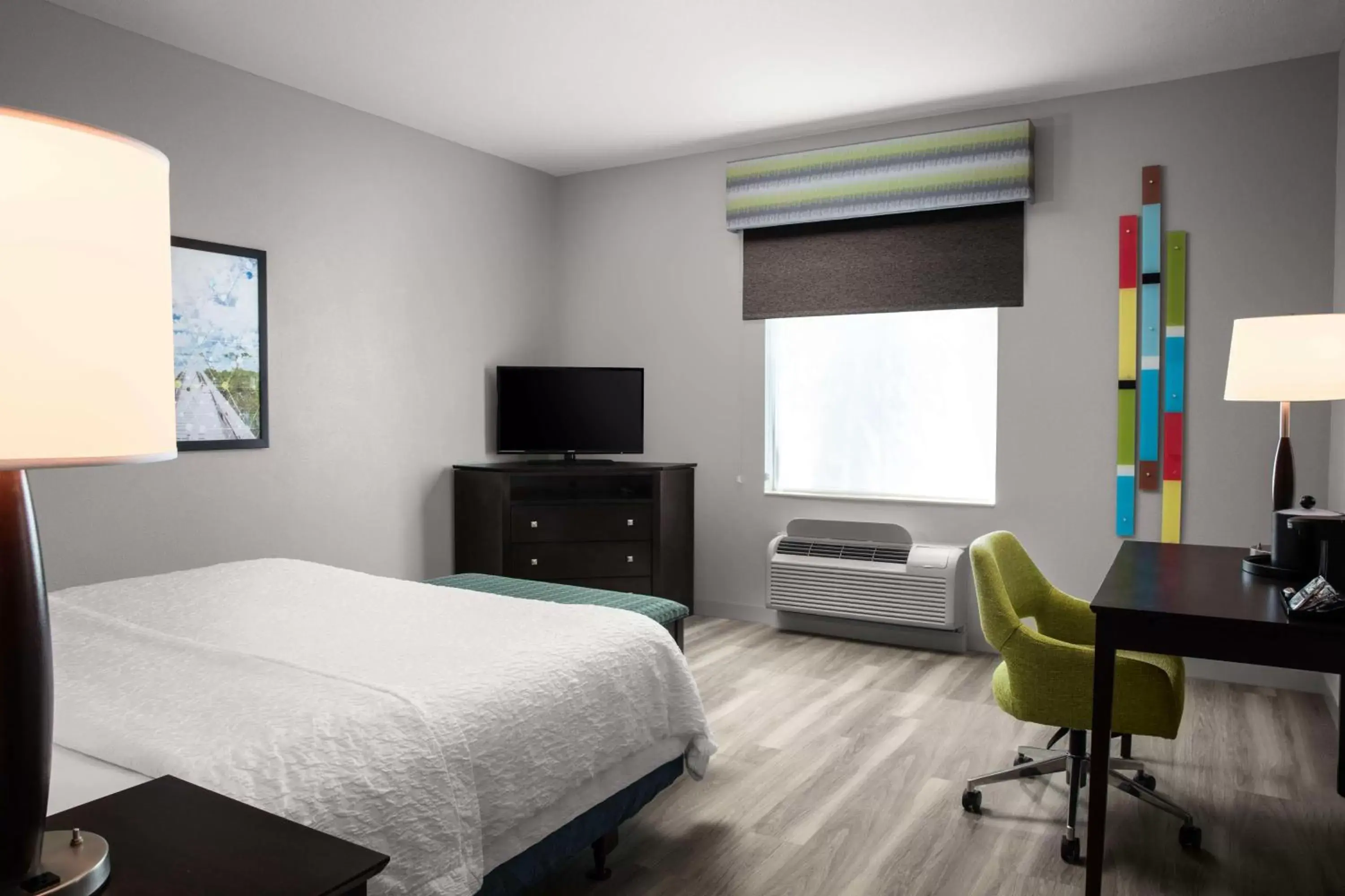 Bedroom, TV/Entertainment Center in Hampton Inn & Suites Homestead Miami South