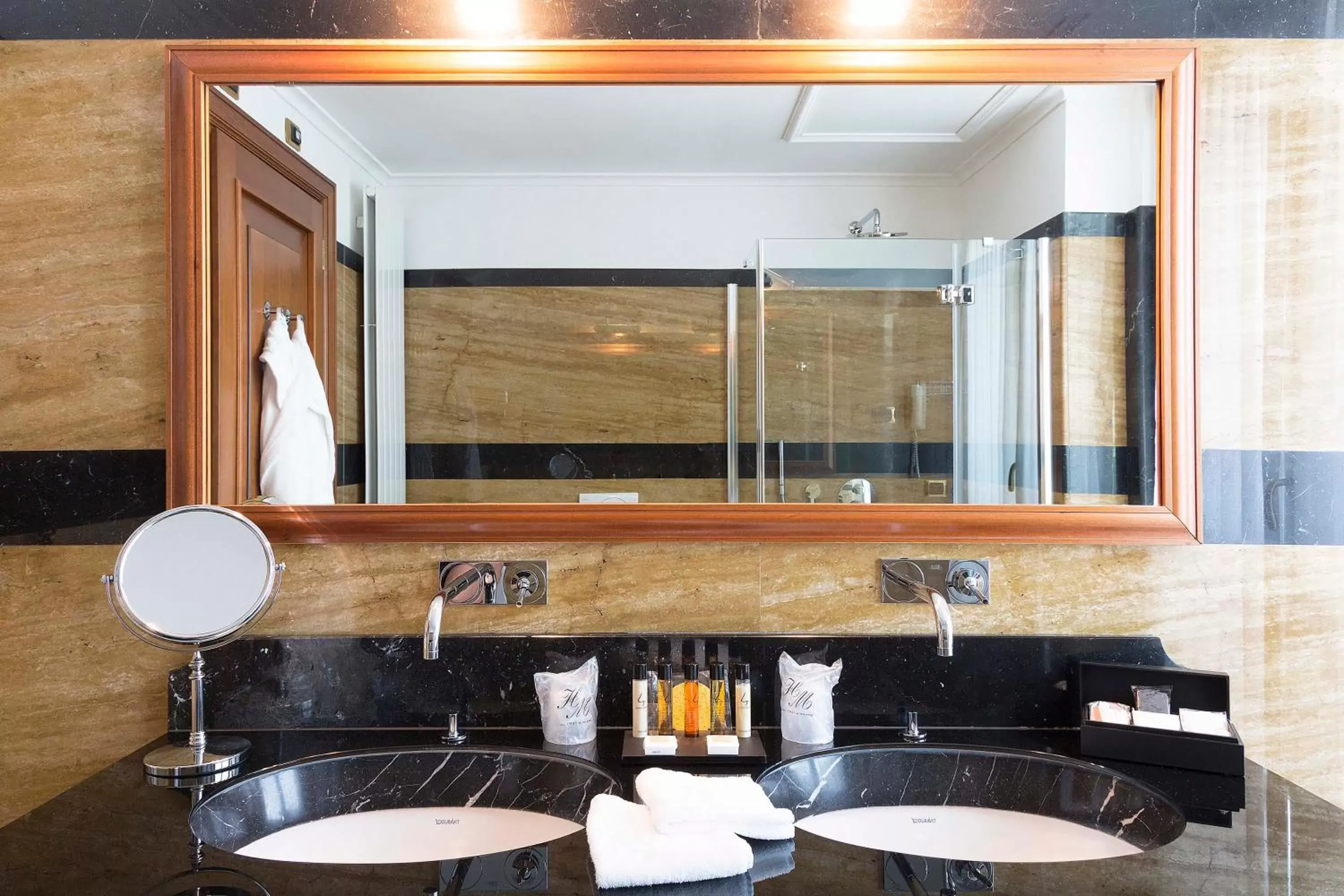 Bathroom, Kitchen/Kitchenette in Hotel Manzoni