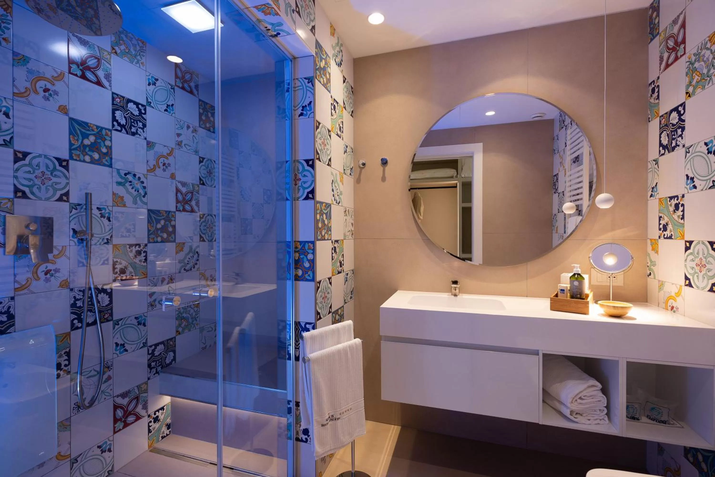 Steam room in Savoy Beach Hotel & Thermal Spa