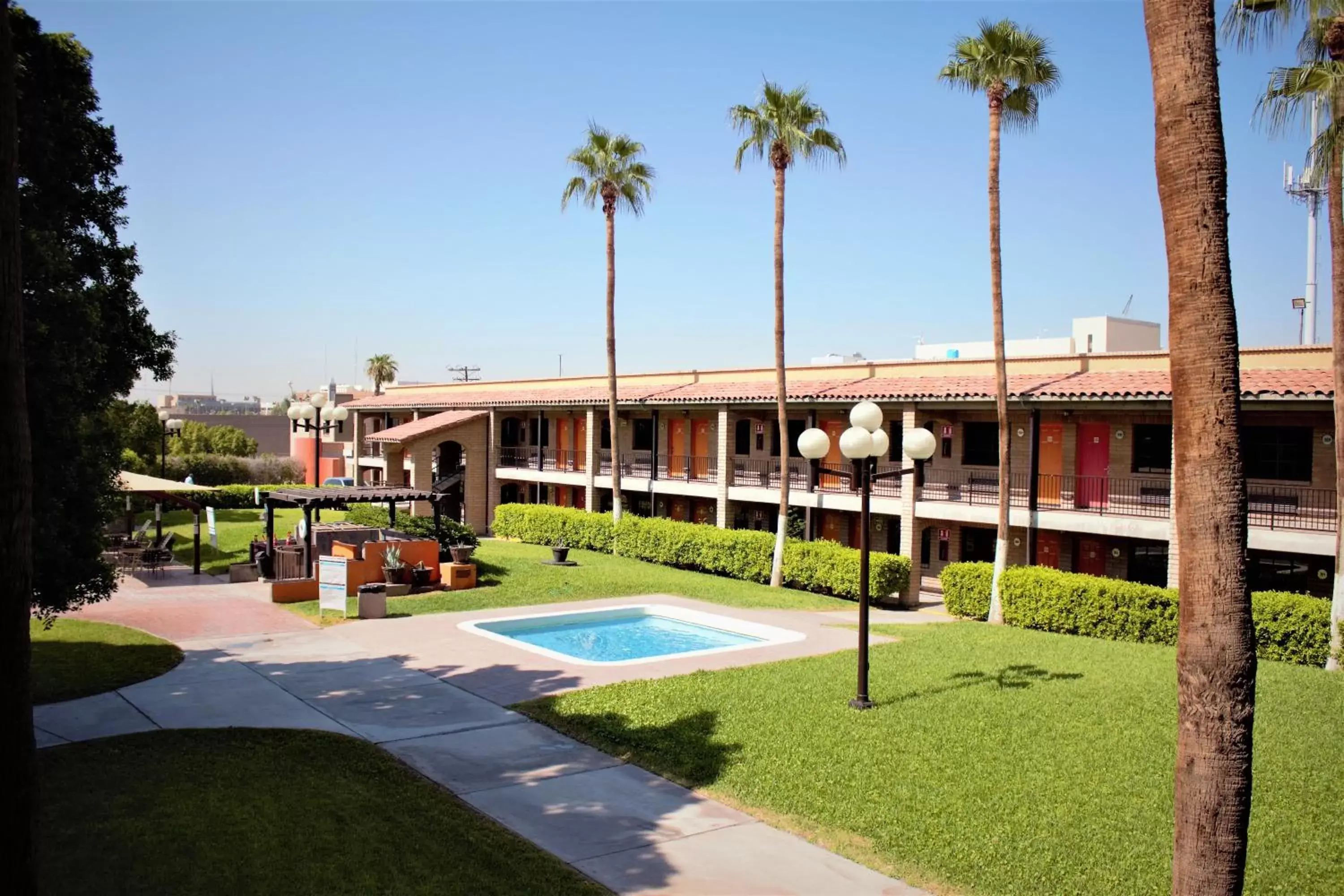 Pool view, Swimming Pool in Hotel Colonial Mexicali