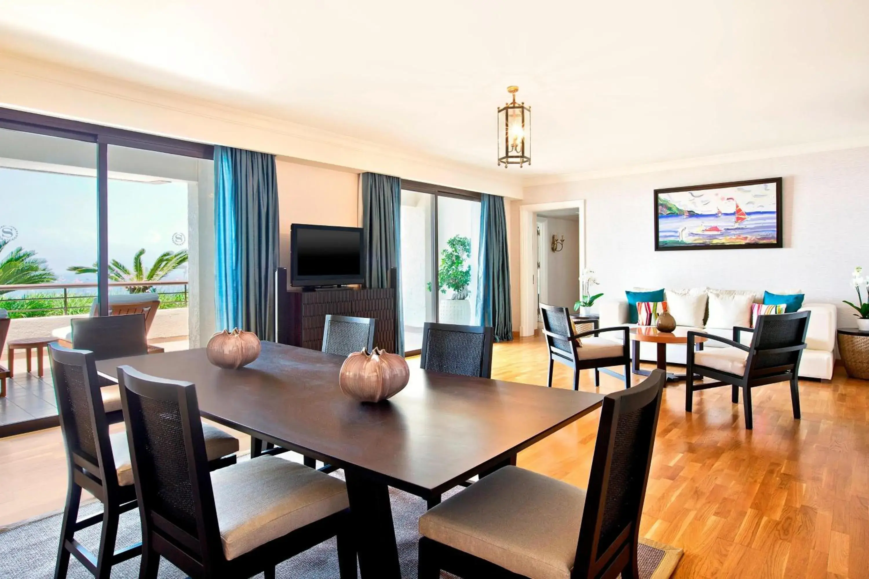 Photo of the whole room, Dining Area in Sheraton Rhodes Resort