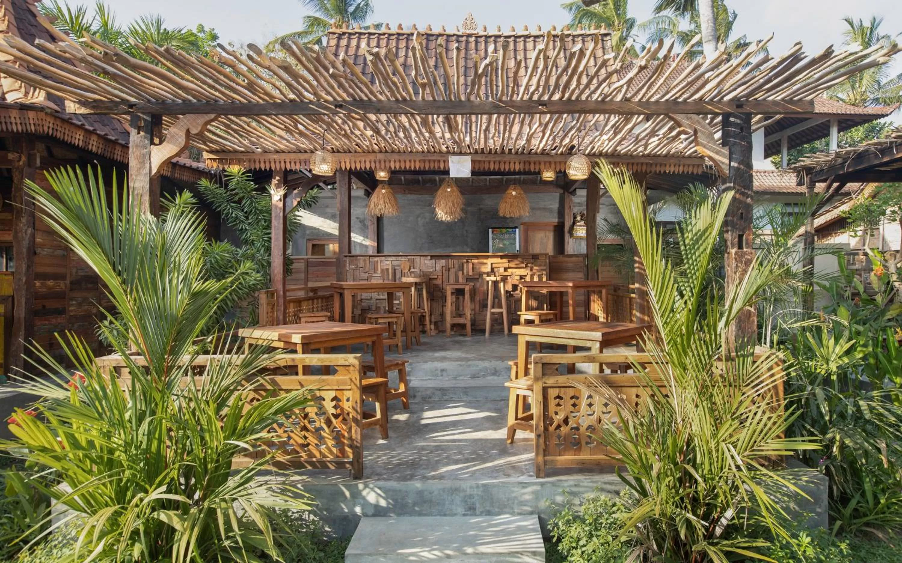 Restaurant/places to eat in Green Space Villa