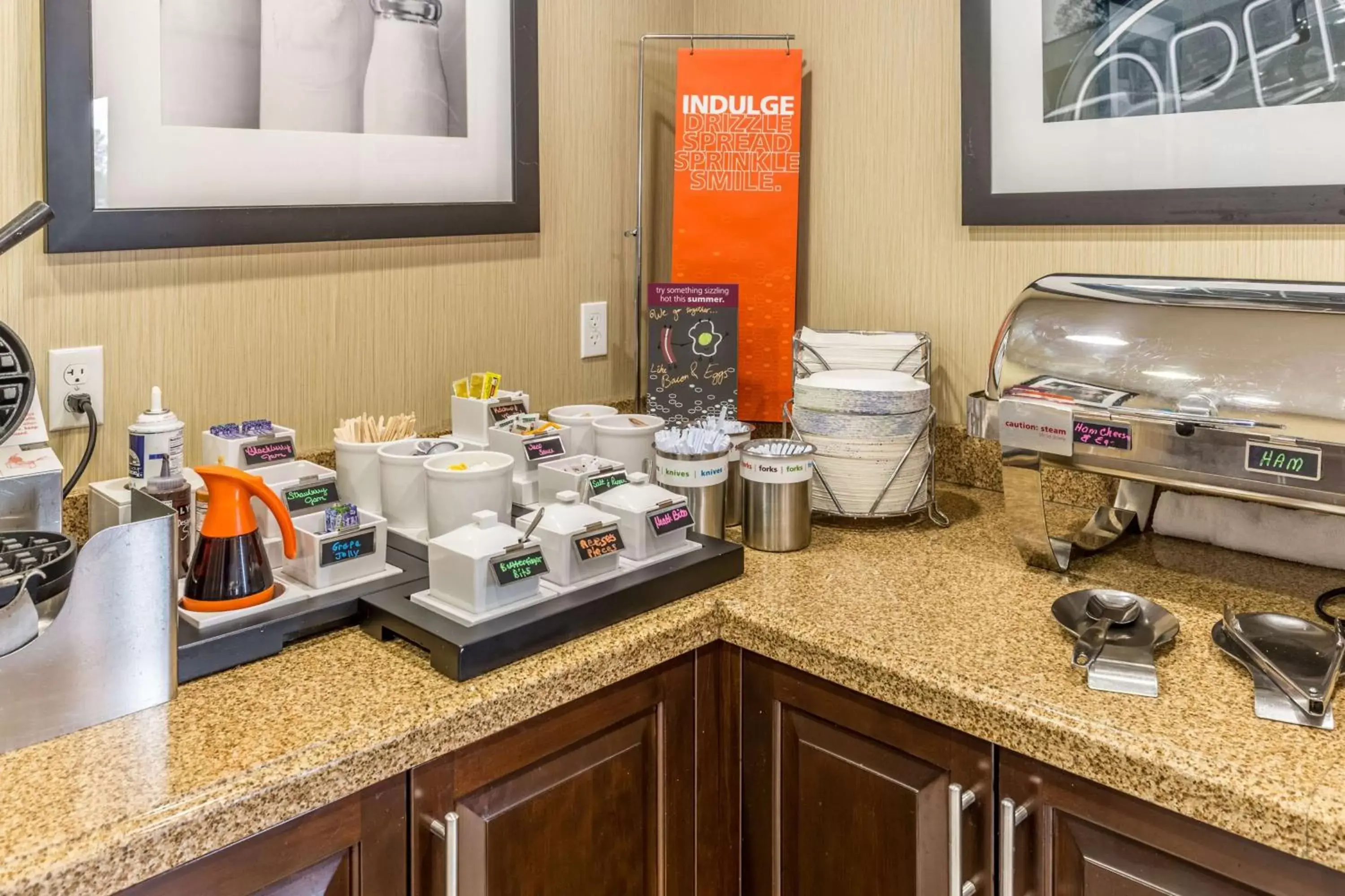 Dining area in Hampton Inn Owensboro