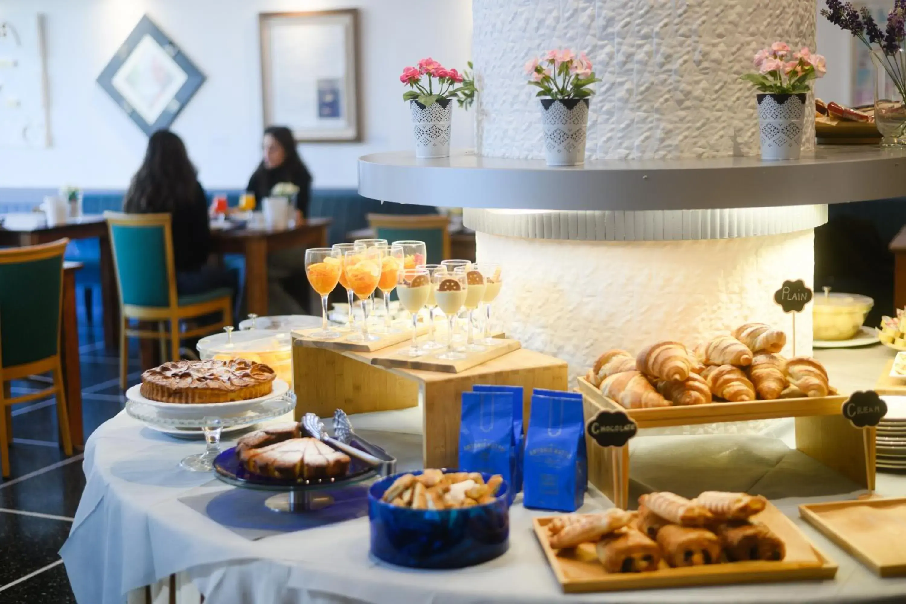 Buffet breakfast in Art Hotel Milano