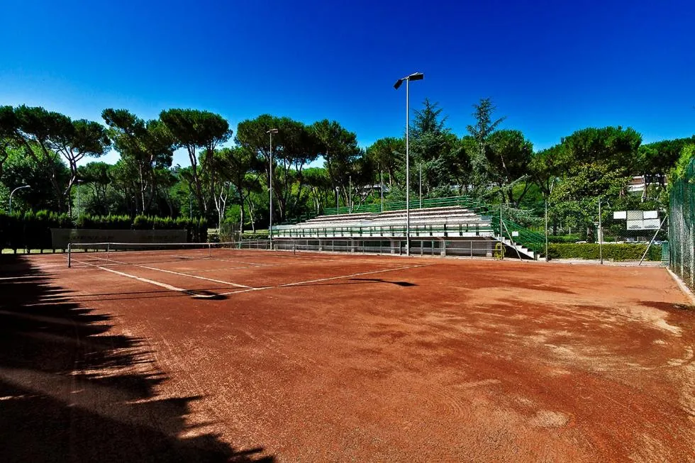 Tennis court in All Time Relais & Sport Hotel