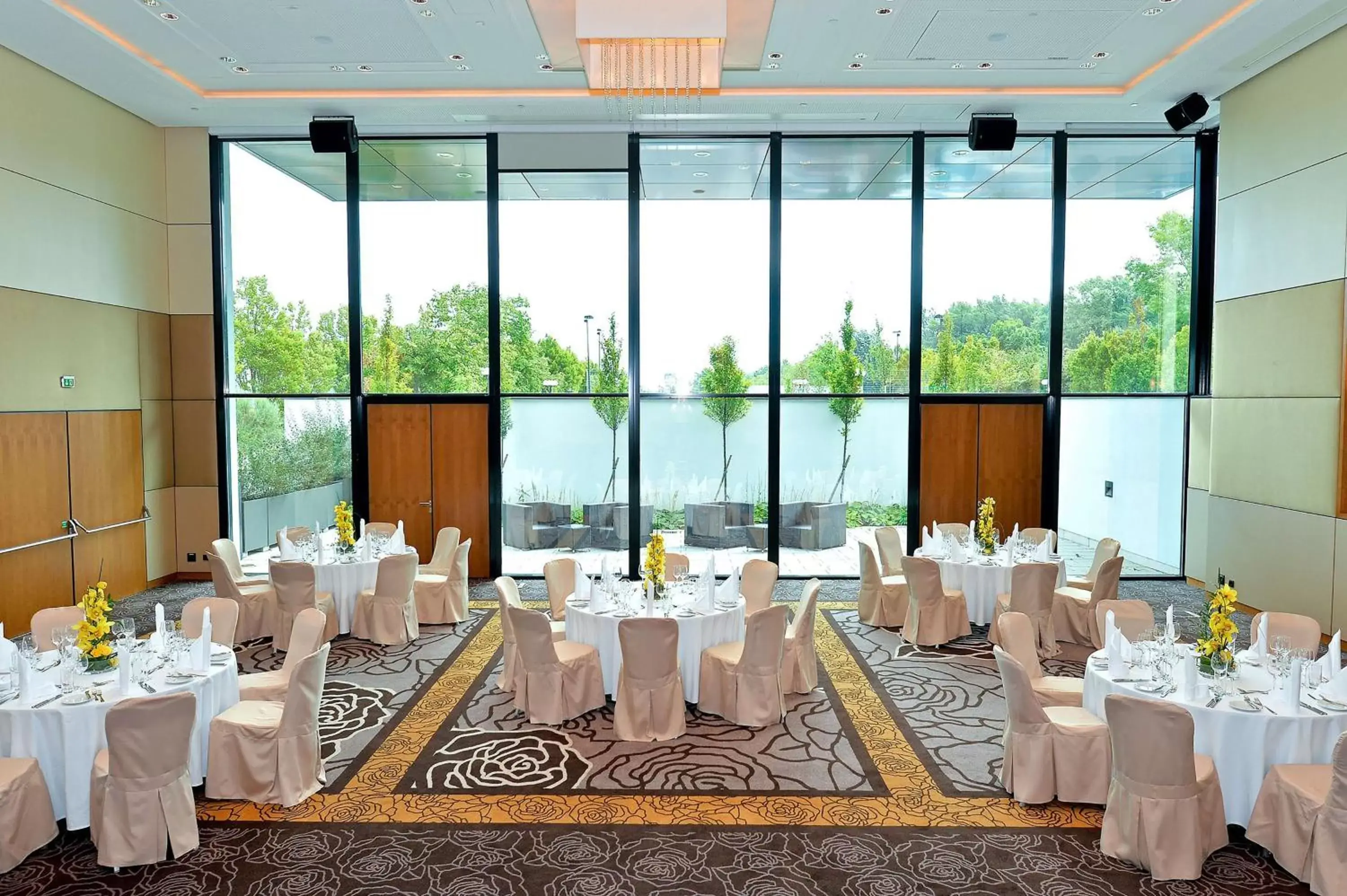 Meeting/conference room, Restaurant/Places to Eat in Hilton Vienna Danube Waterfront