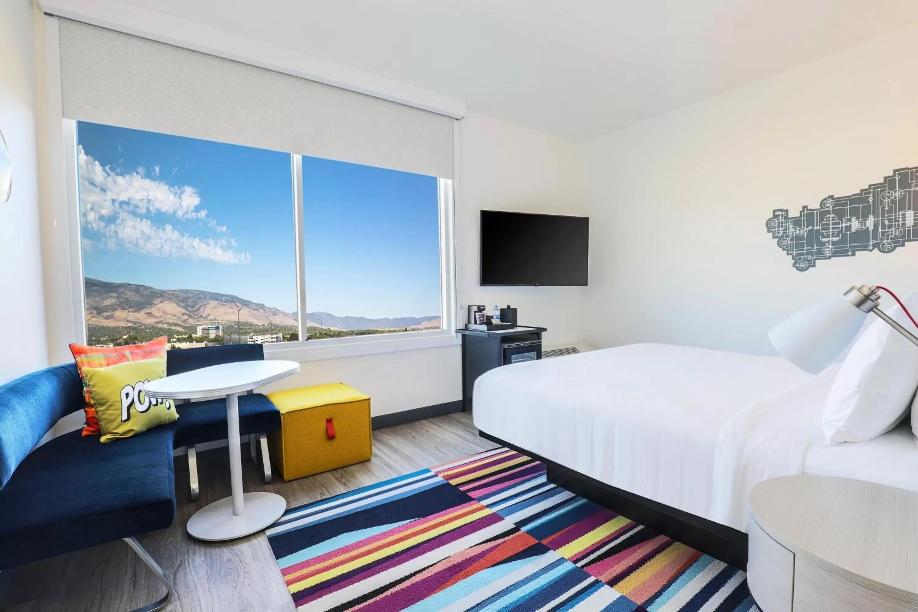 Photo of the whole room, Mountain View in Aloft by Marriott Reno Tahoe International Airport