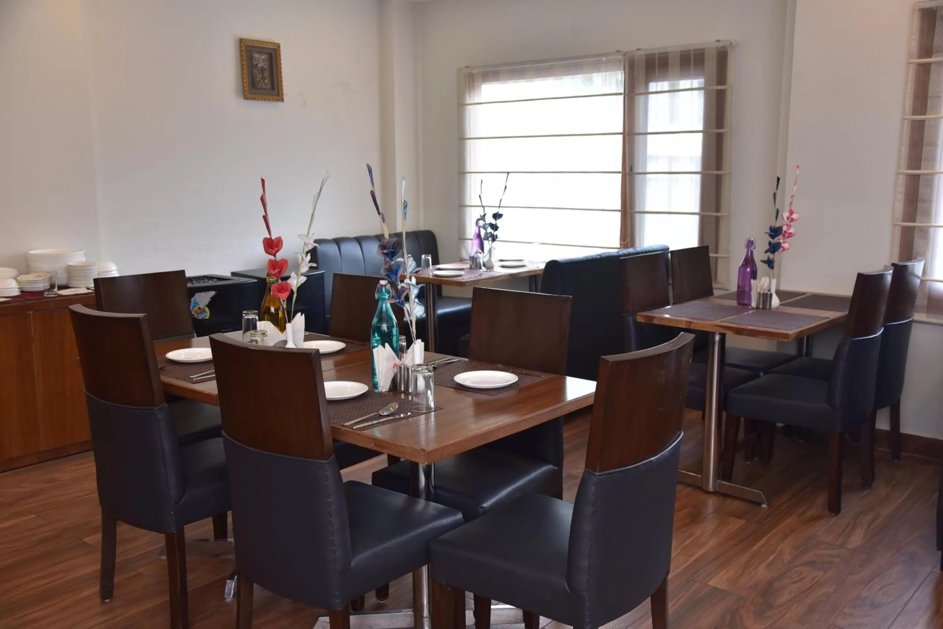 Restaurant/Places to Eat in Hotel Ambika Resort Manali