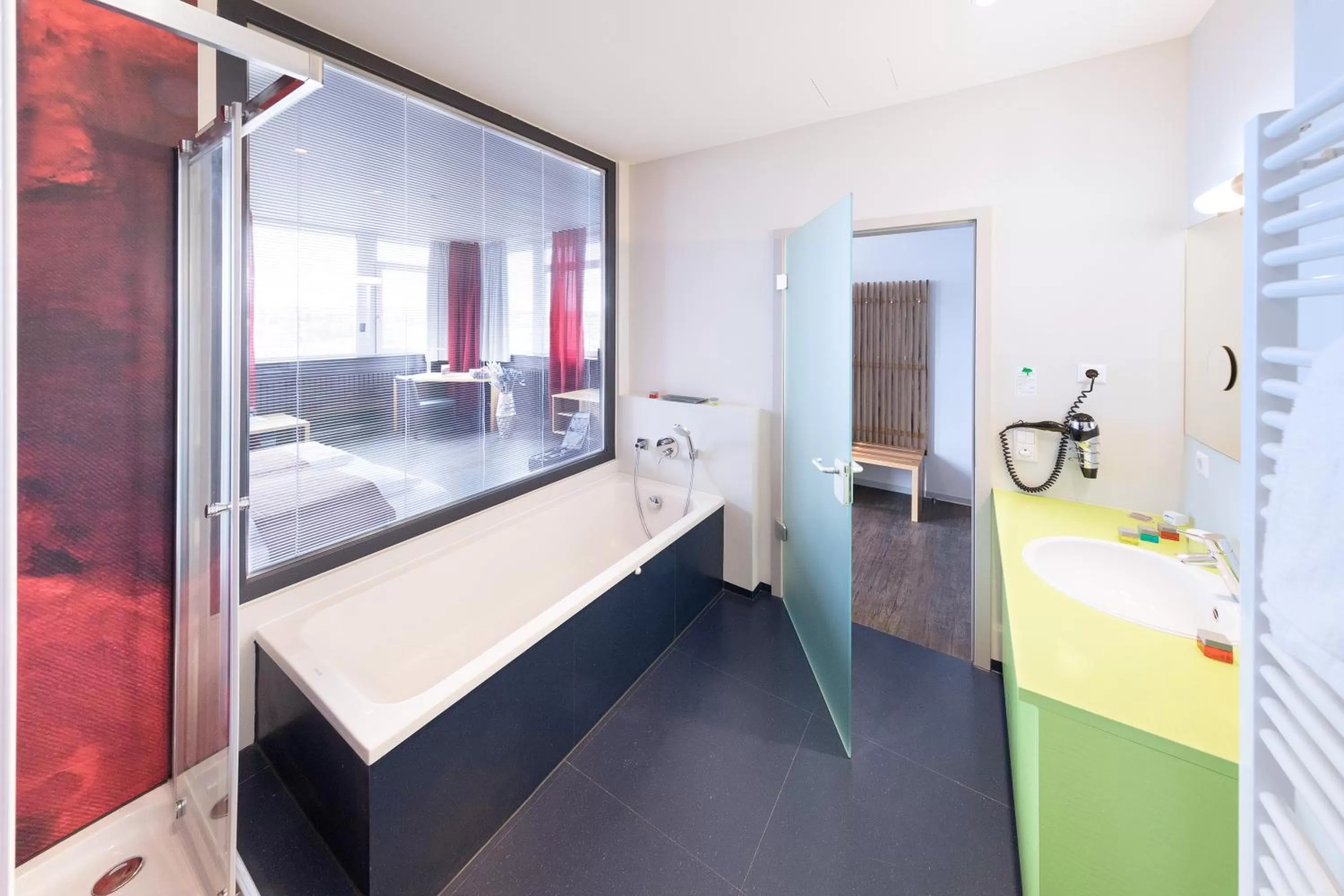 Photo of the whole room, Bed in AMH Airport-Messe-Hotel Stuttgart