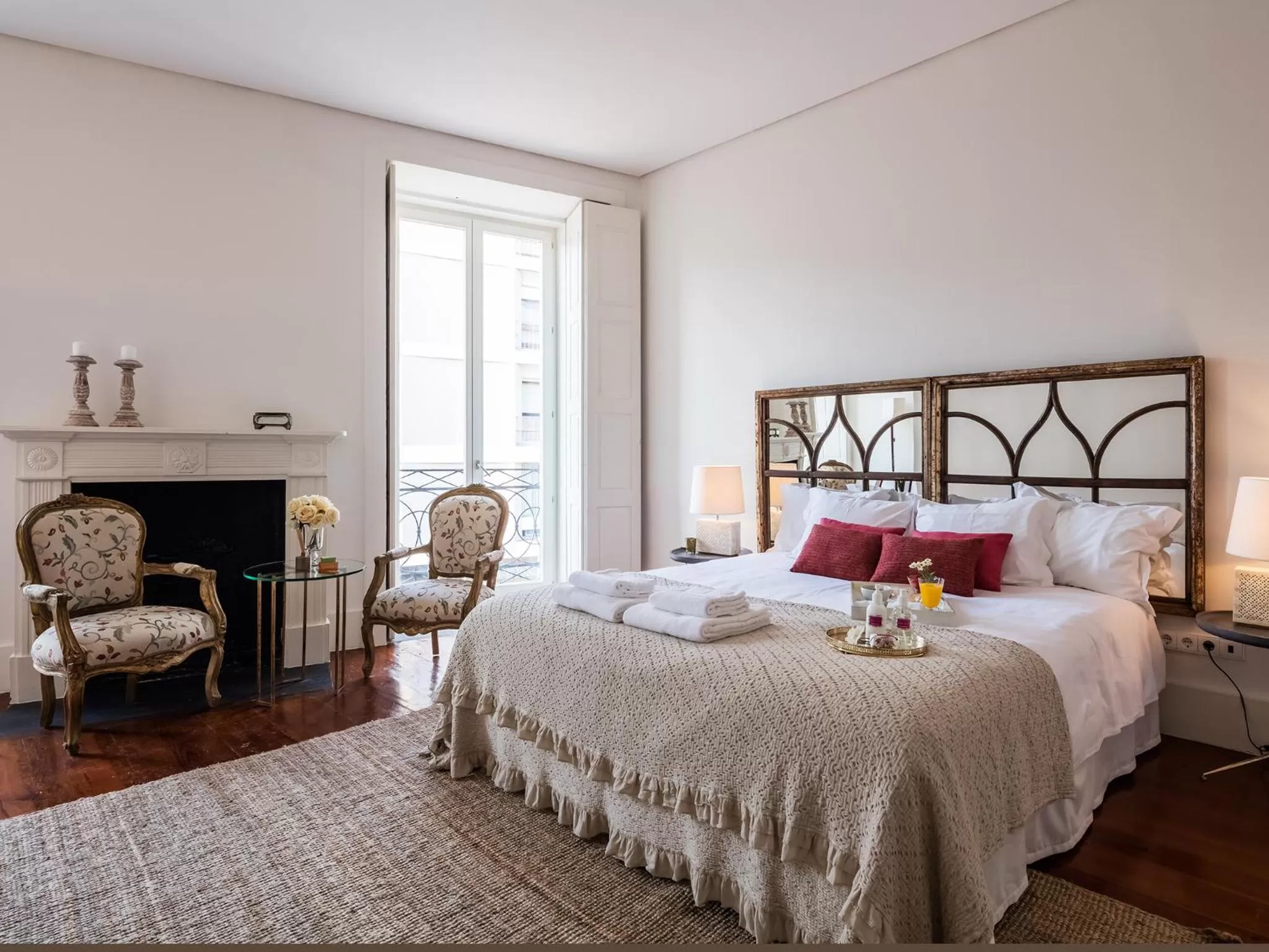 King Room with Balcony in Down2Town B&B