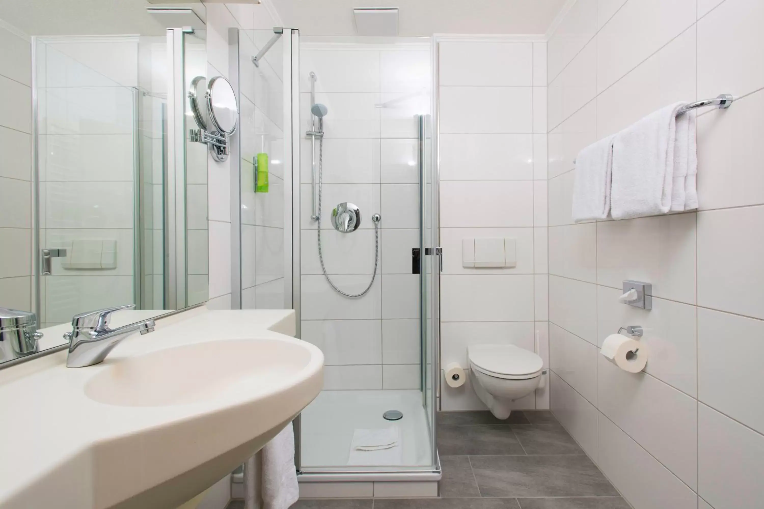 Shower, Bathroom in IDINGSHOF Hotel & Restaurant