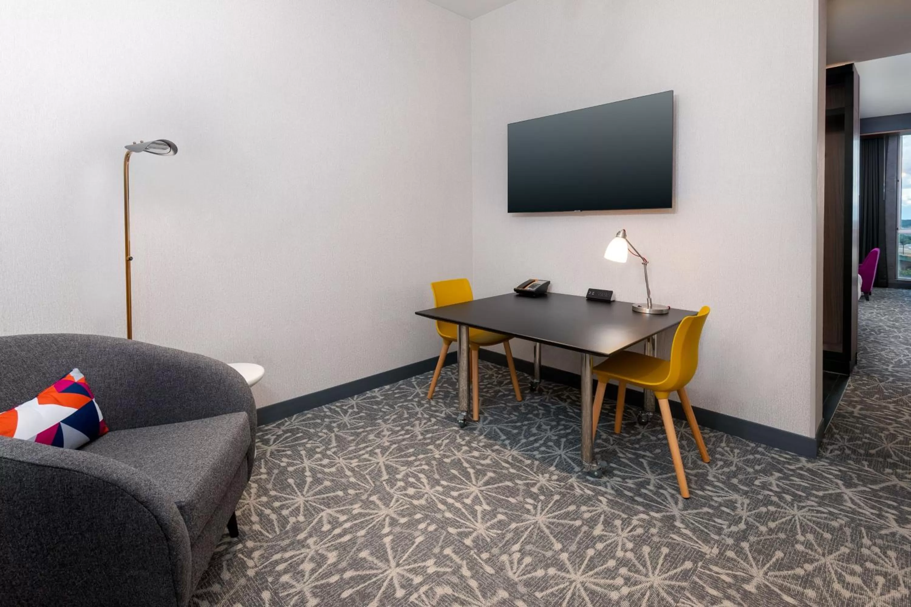 Photo of the whole room in Aloft Orlando Downtown