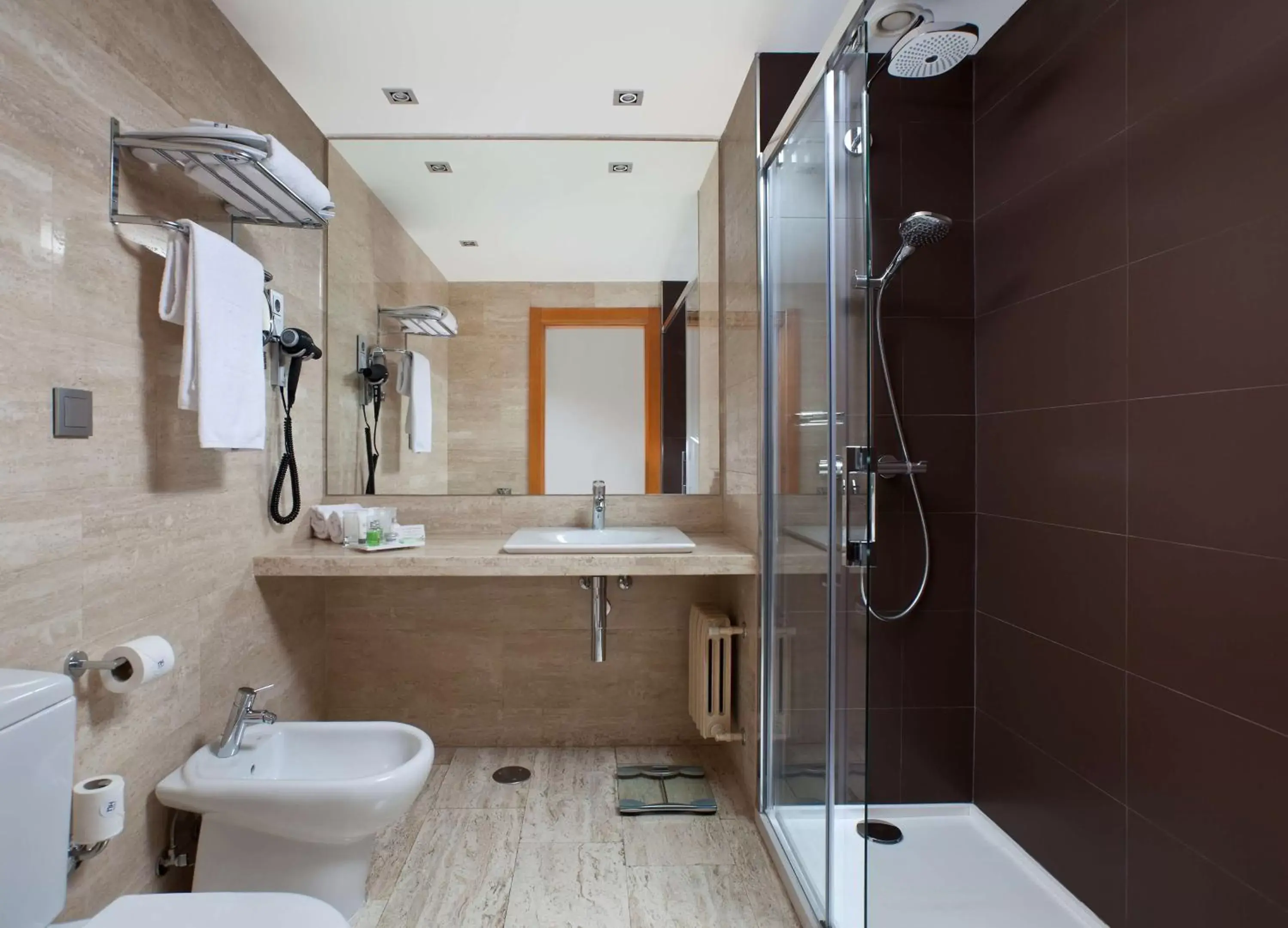 Shower, Bathroom in NH Madrid Ventas
