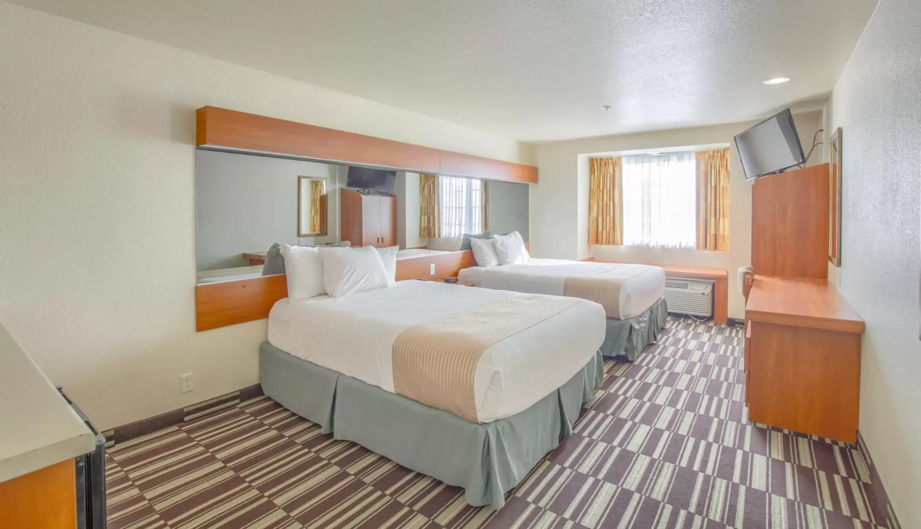 Photo of the whole room, Bed in Microtel Inn & Suites by Wyndham Gulf Shores