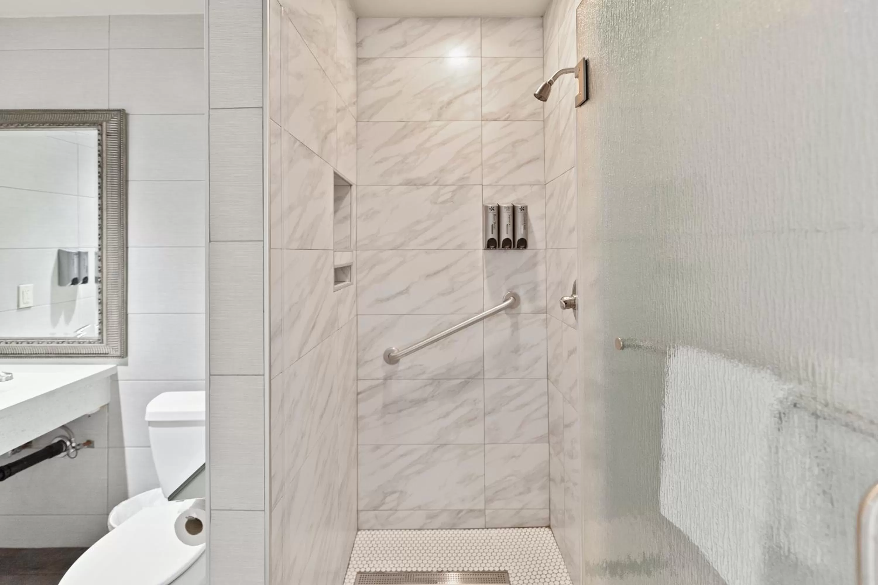 Le Blanc Inn & Suites