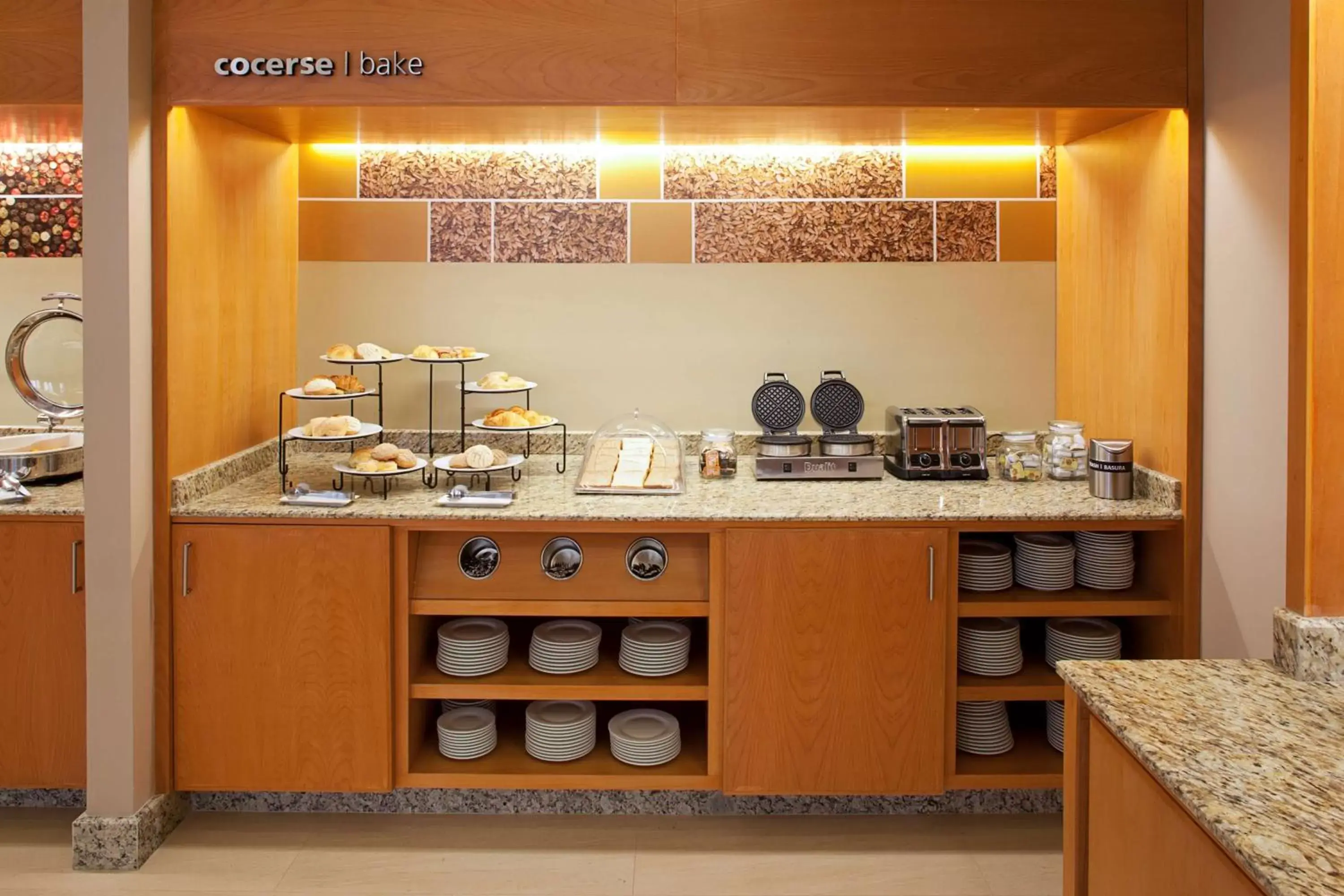 Dining area in Hampton Inn by Hilton Silao-Aeropuerto, Mexico