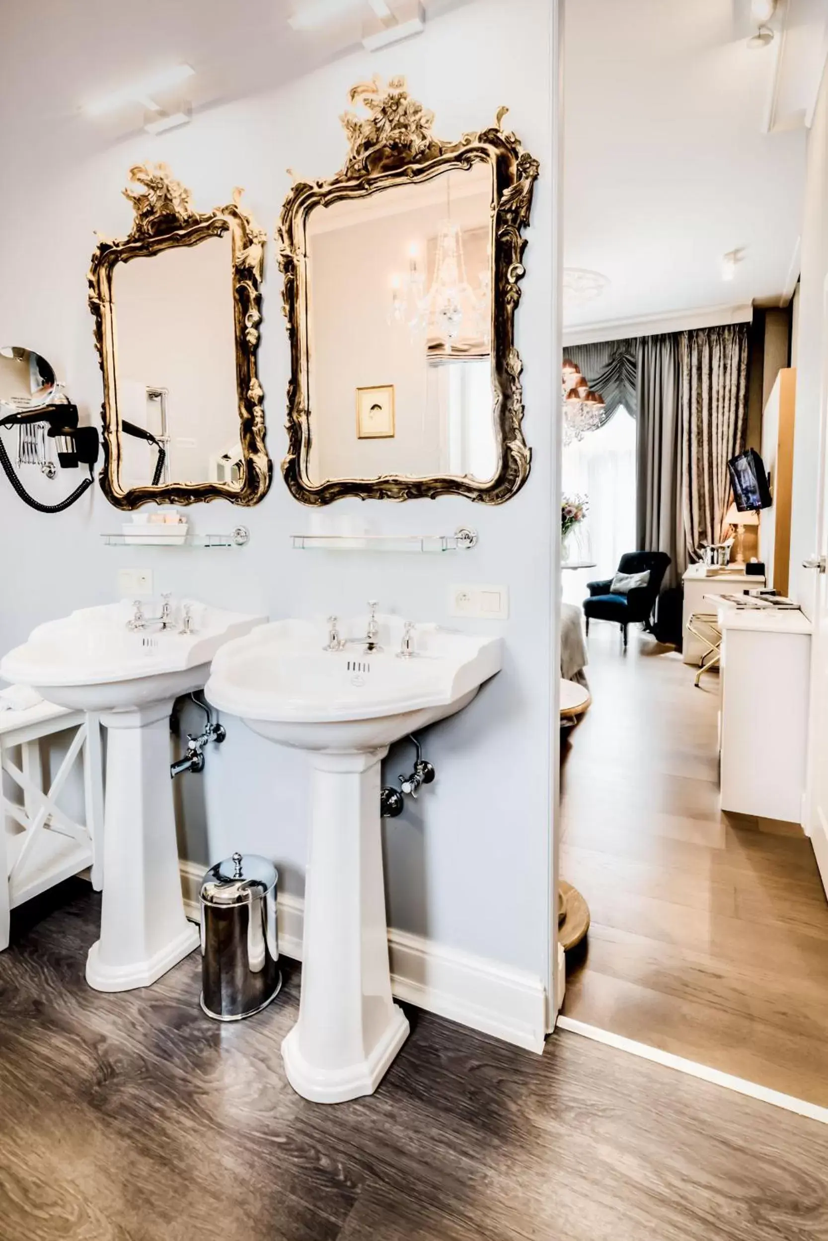 Bathroom in Boutique Hotel De Castillion - Small elegant family hotel