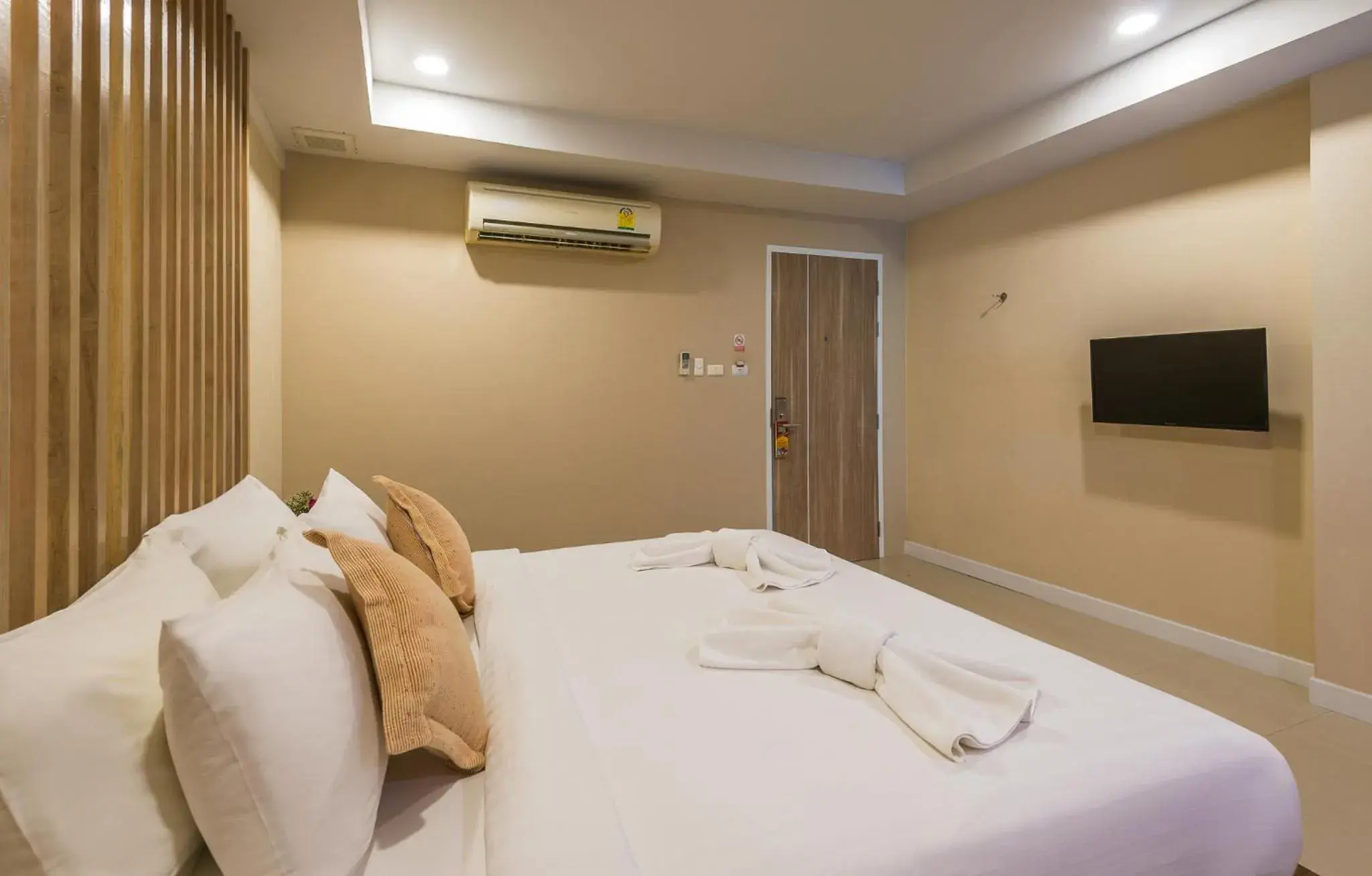 Bed in Lanta Sand Resort & Spa