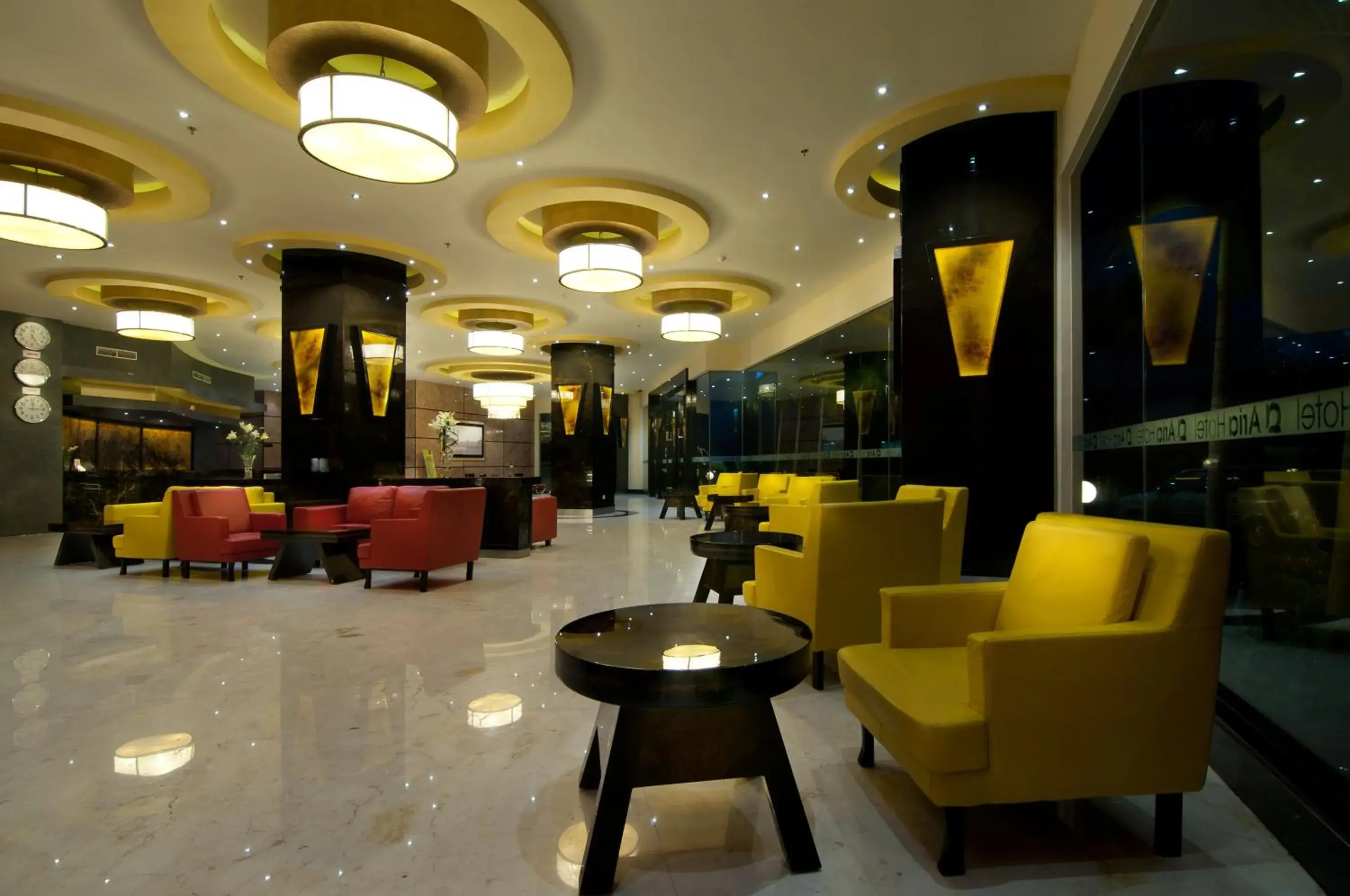 Communal lounge/ TV room in Aria Gajayana Hotel