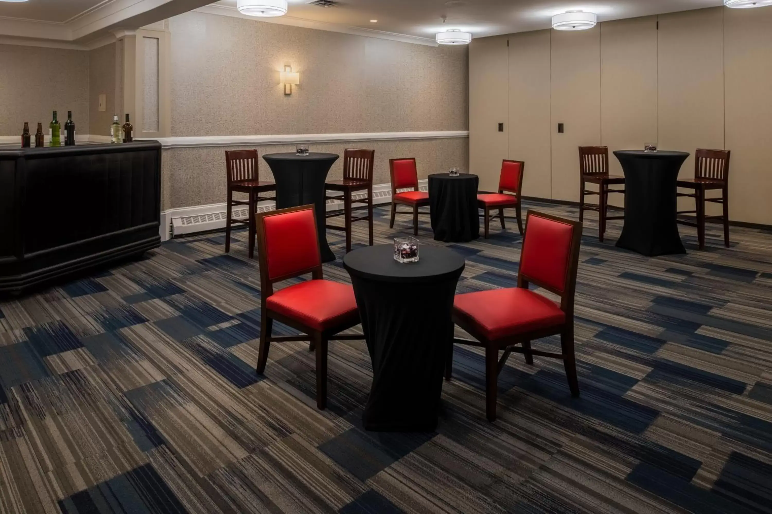 Restaurant/Places to Eat in Holiday Inn Express & Suites Halifax - Bedford, an IHG Hotel