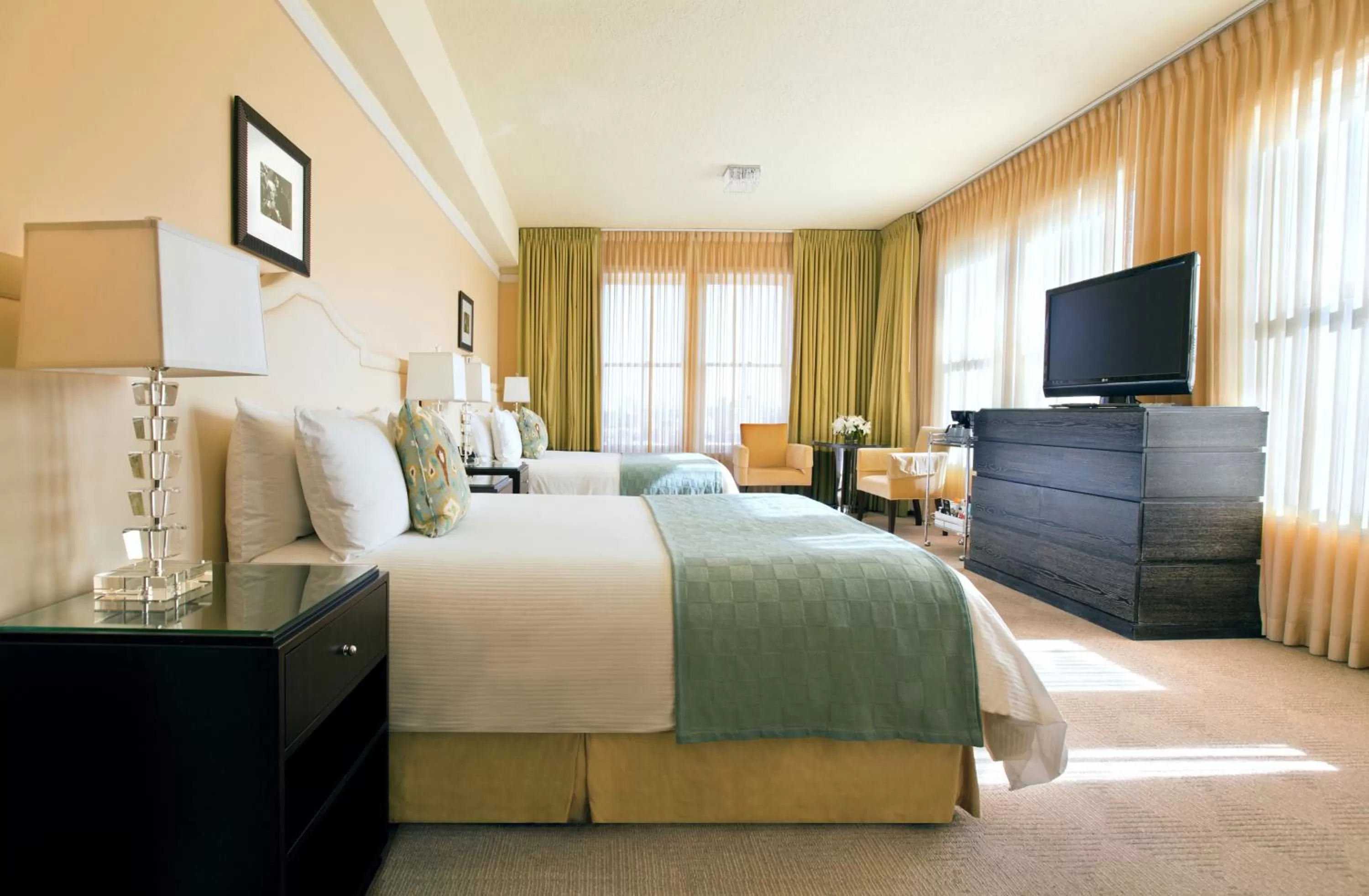 Photo of the whole room, Bed in Hotel DeLuxe