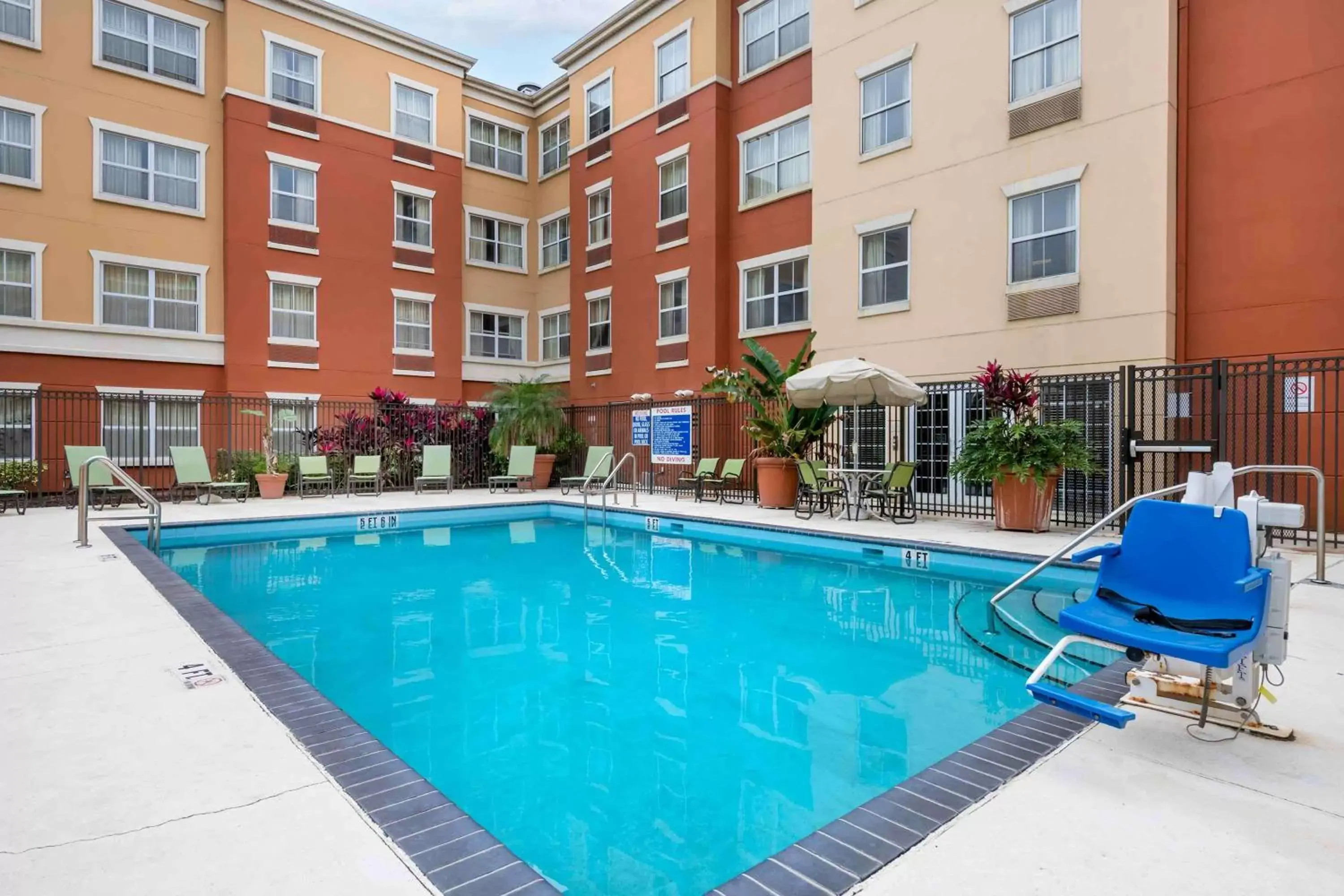 Pool view, Swimming Pool in Extended Stay America Suites - Orlando - Convention Center - 6443 Westwood