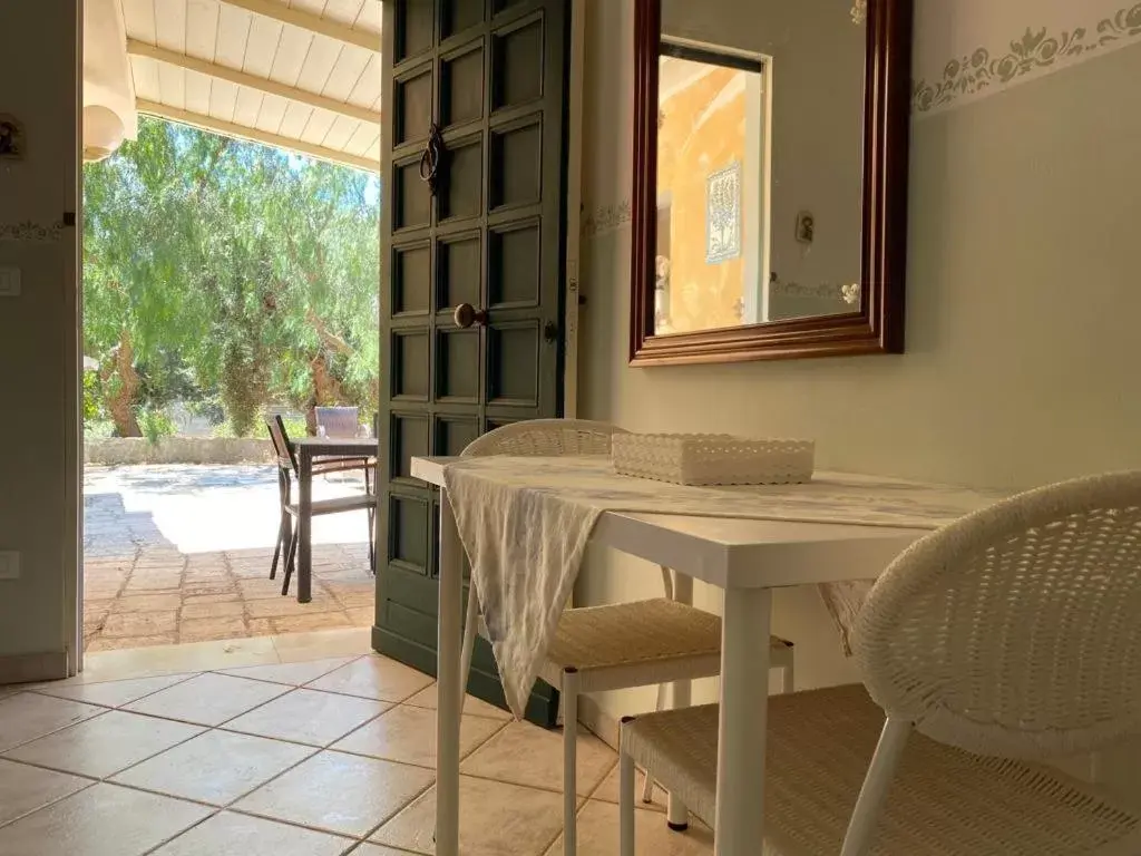 View (from property/room), Dining Area in La Maison One B&B