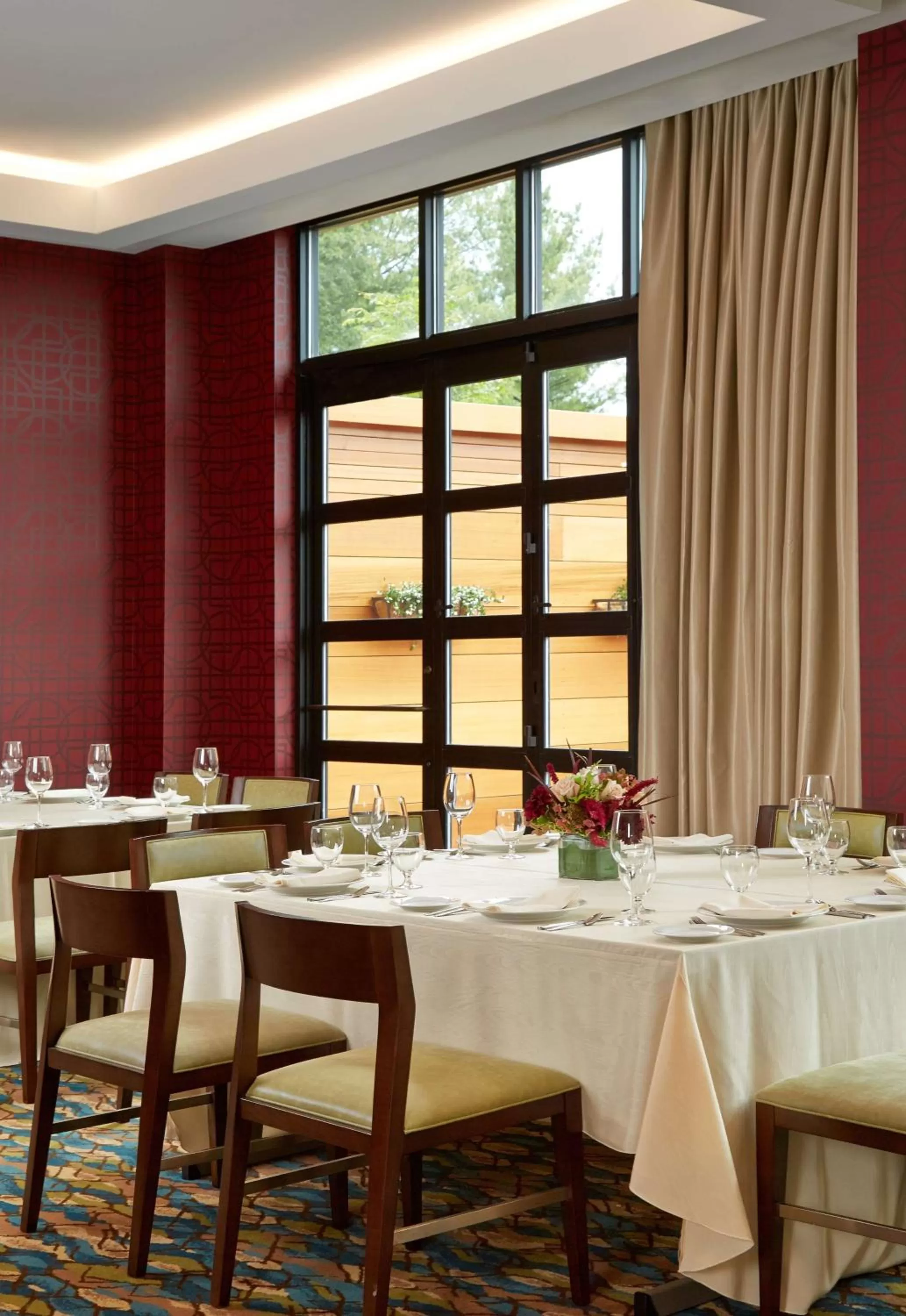 Restaurant/places to eat in Hilton Garden Inn Boston/Marlborough