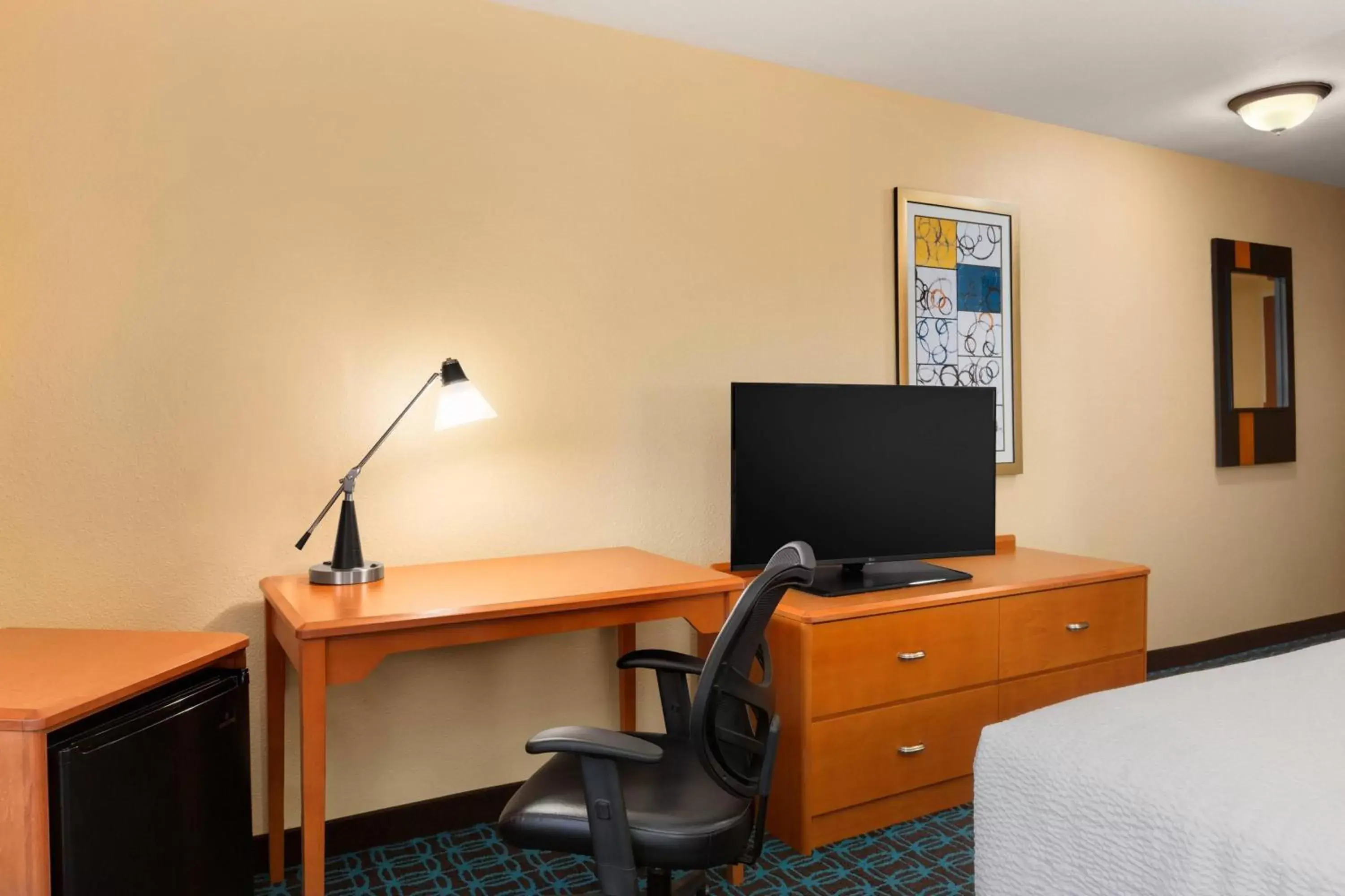 Photo of the whole room, TV/Entertainment Center in Fairfield by Marriott Inn & Suites Houston North/Cypress Station