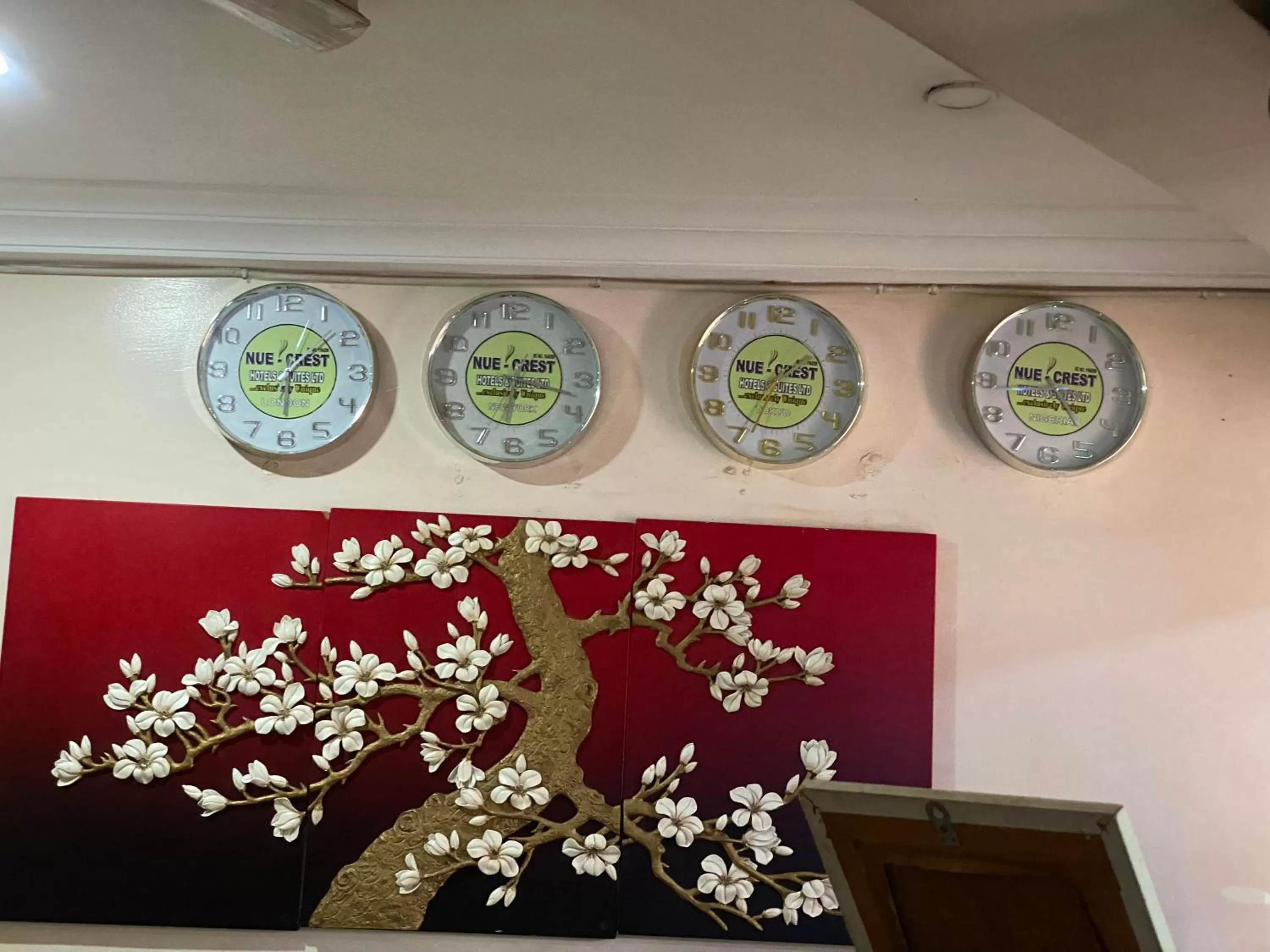 Nue-Crest Hotels & Suites