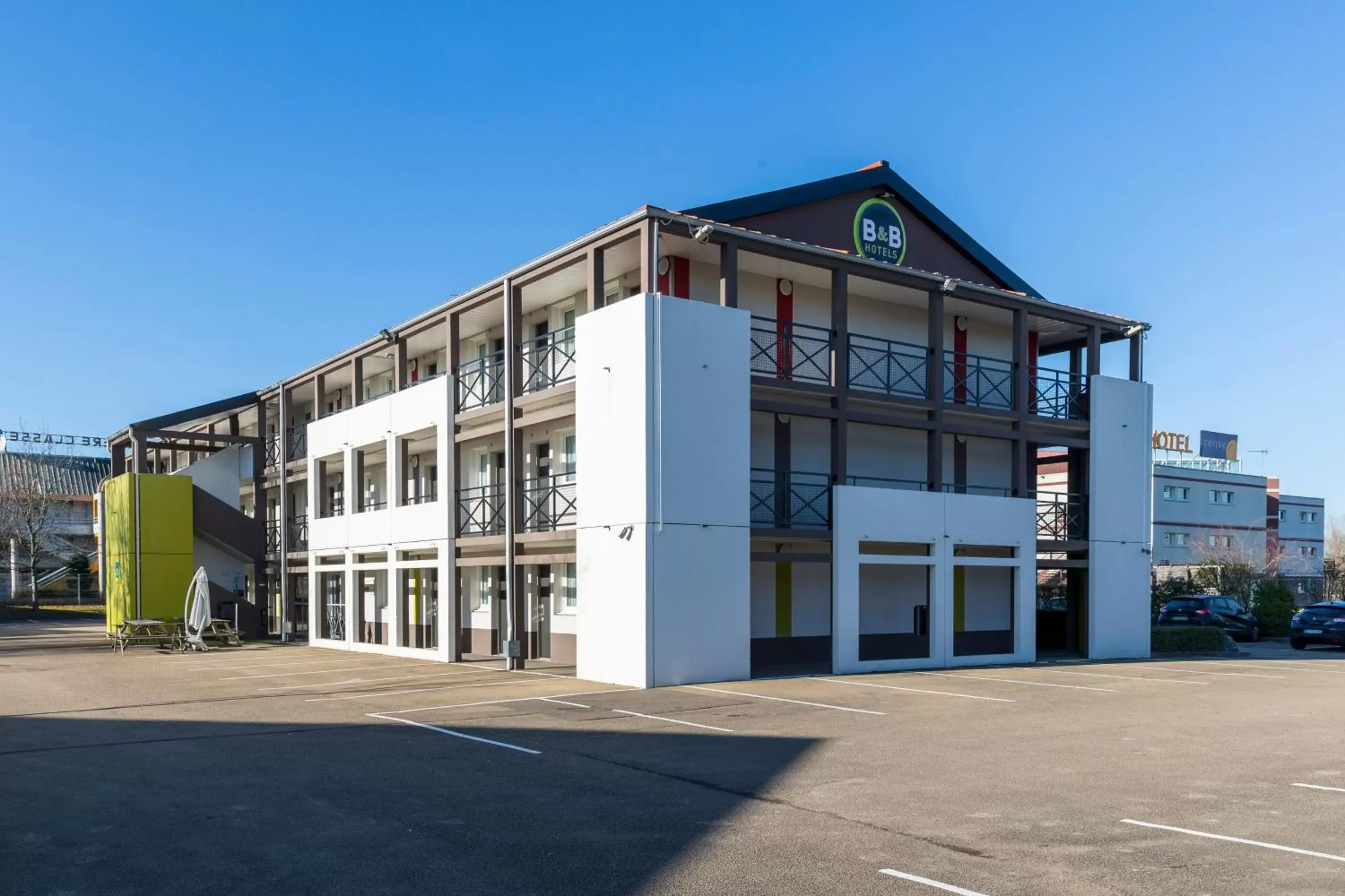 Facade/entrance, Property Building in B&B HOTEL Auxerre Bourgogne