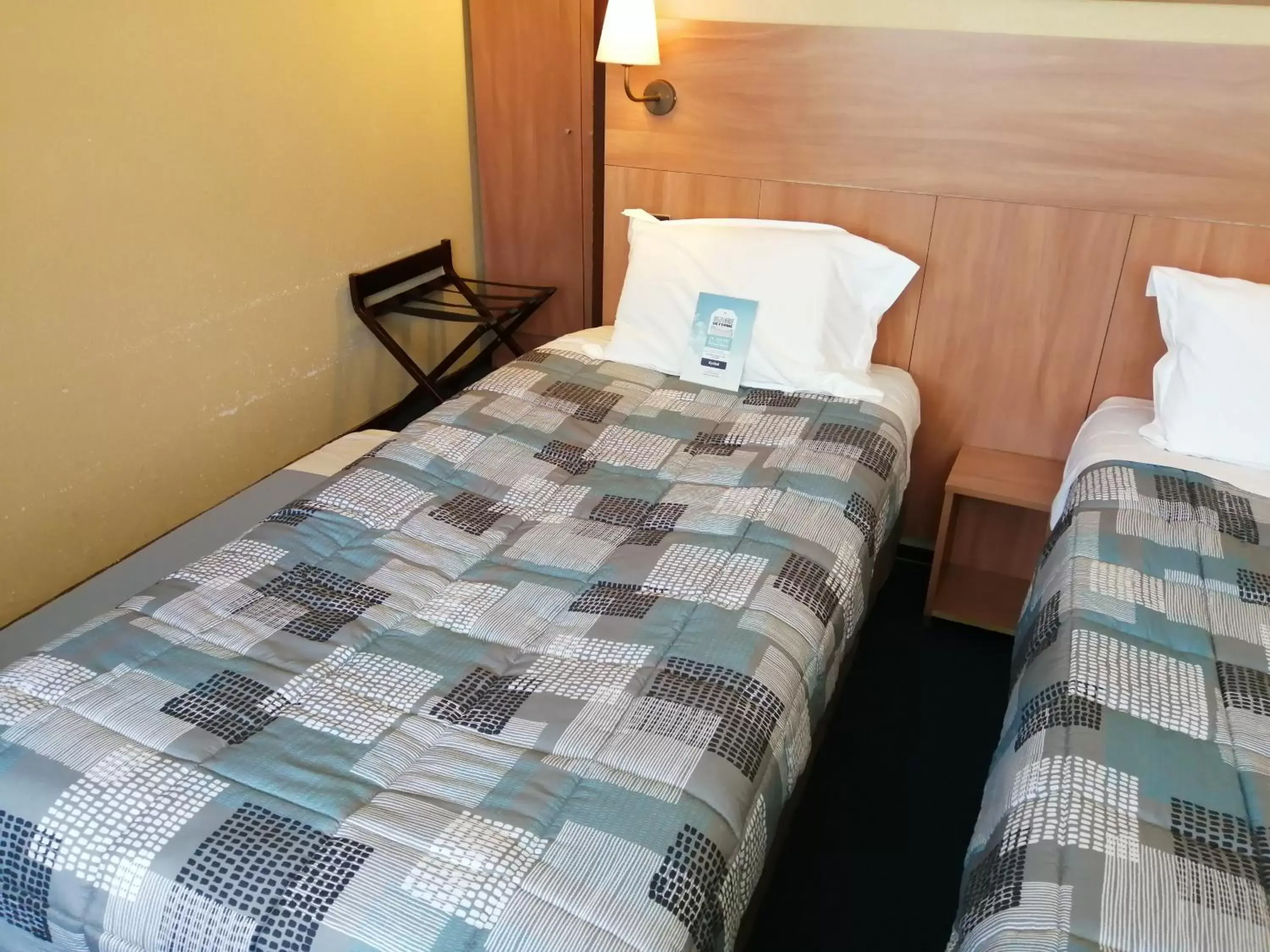 Bed in Kyriad Angers Sud Ponts-De-Cé