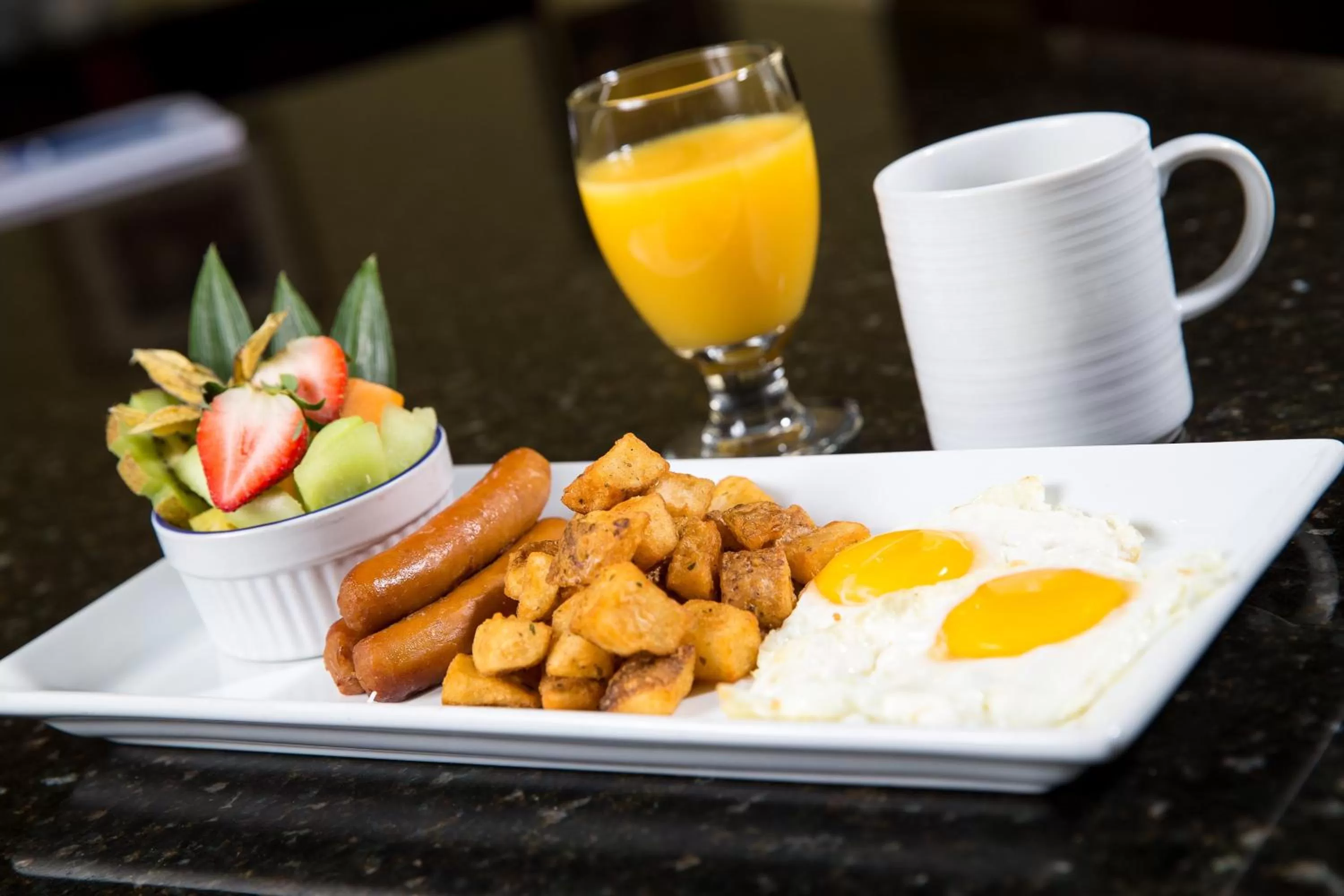 Restaurant/places to eat in Holiday Inn Montreal Longueuil by IHG