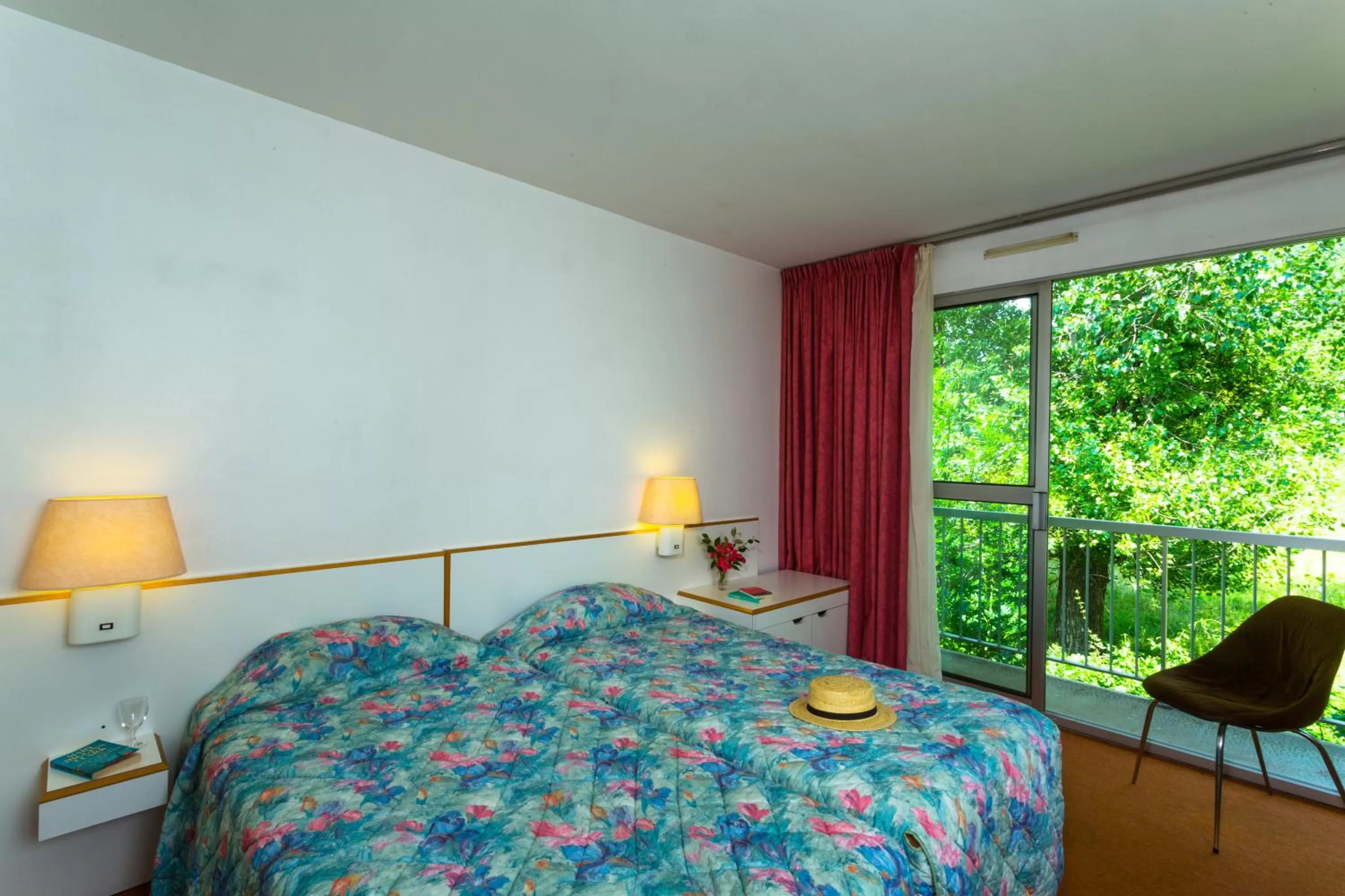 Bedroom, Bed in Hôtel Restaurant Pavillon Carina