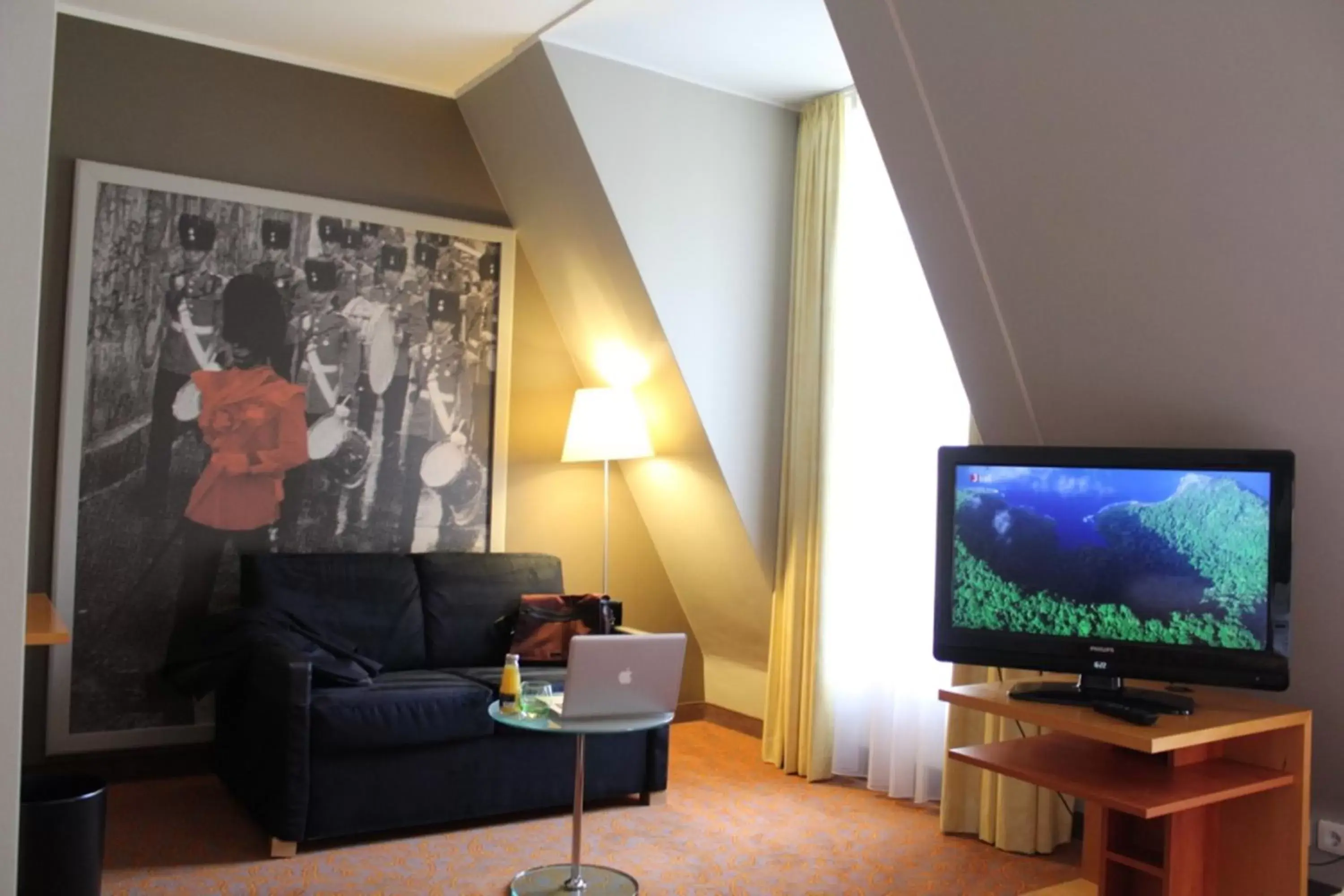 Seating area, TV/Entertainment Center in Mercure Hotel & Residenz Berlin Checkpoint Charlie
