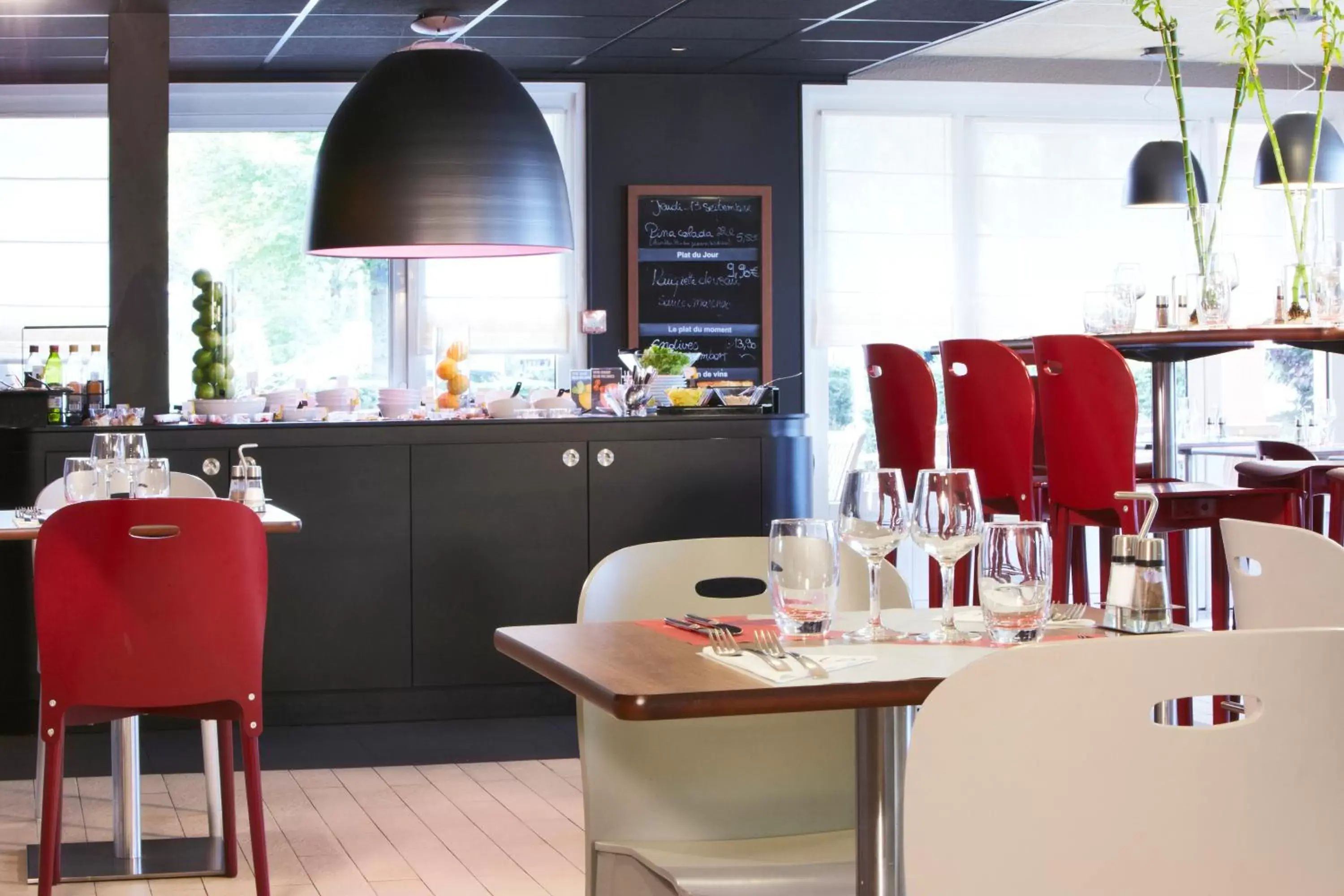Restaurant/Places to Eat in Campanile Mulhouse - Illzach Ile Napoléon