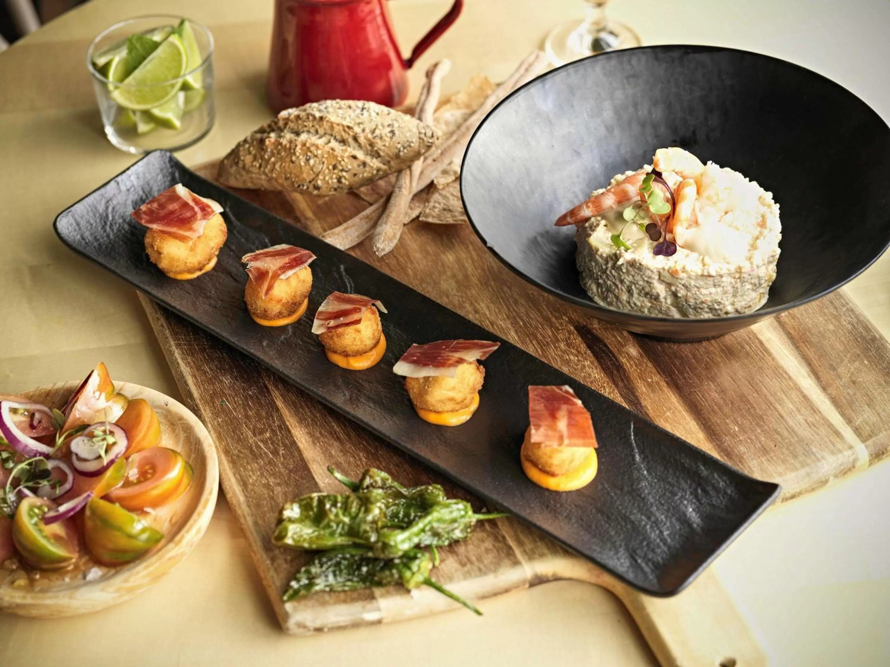 Restaurant/places to eat in Novotel Sevilla