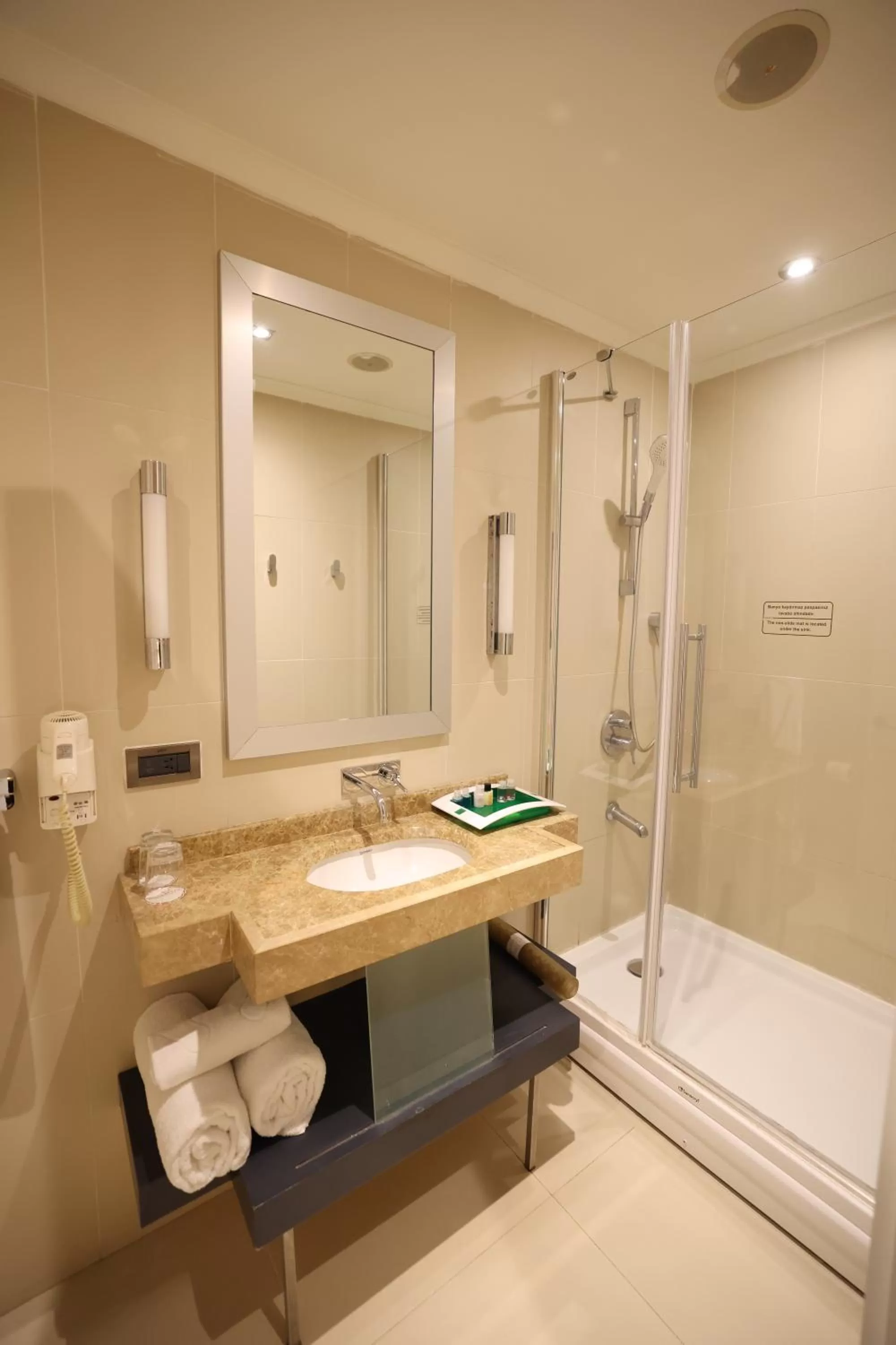 Bathroom in Nova Plaza Prime Hotel