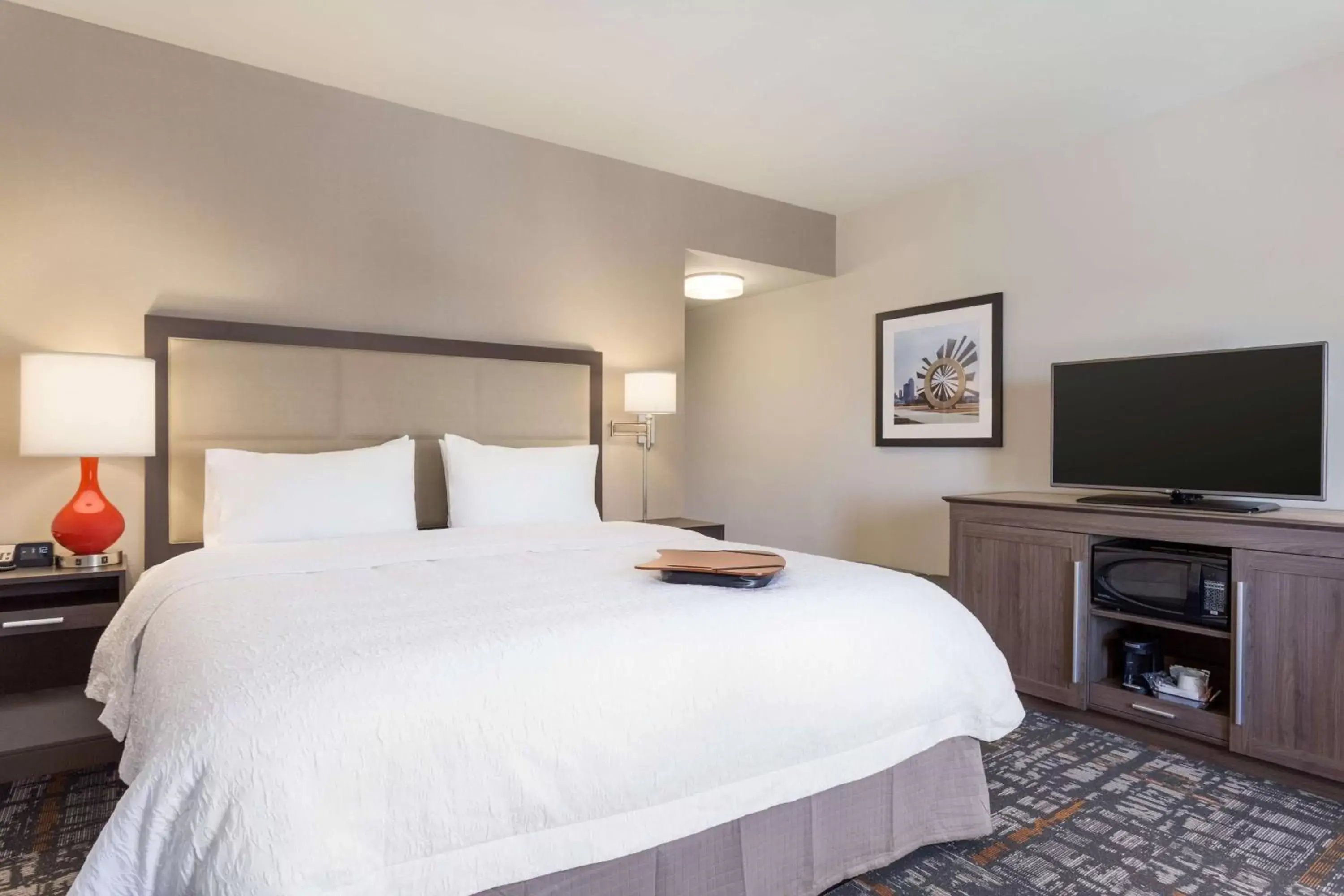 Bed in Hampton Inn & Suites West Des Moines Mill Civic