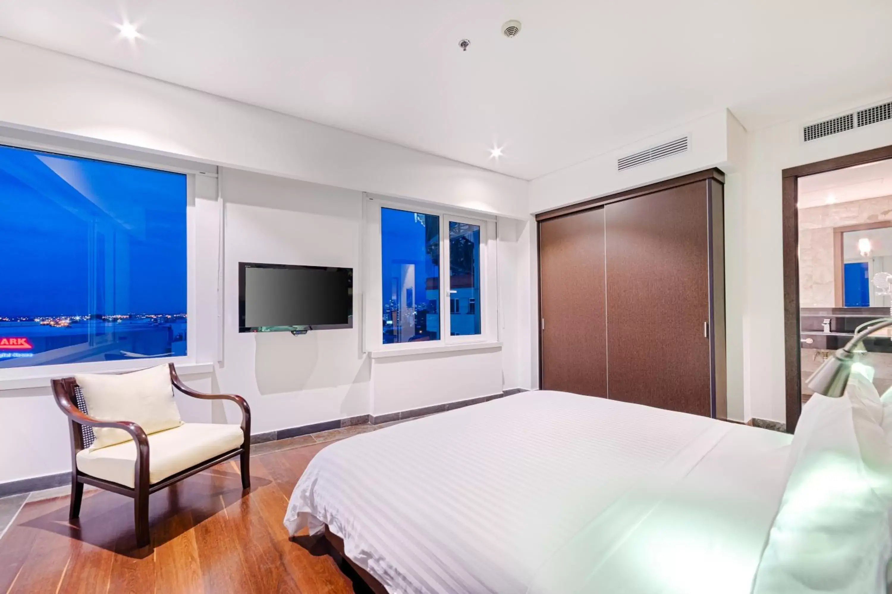 City view, Bed in Hotel Spiwak Chipichape Cali City view, Bed in Hotel Spiwak Chipichape Cali