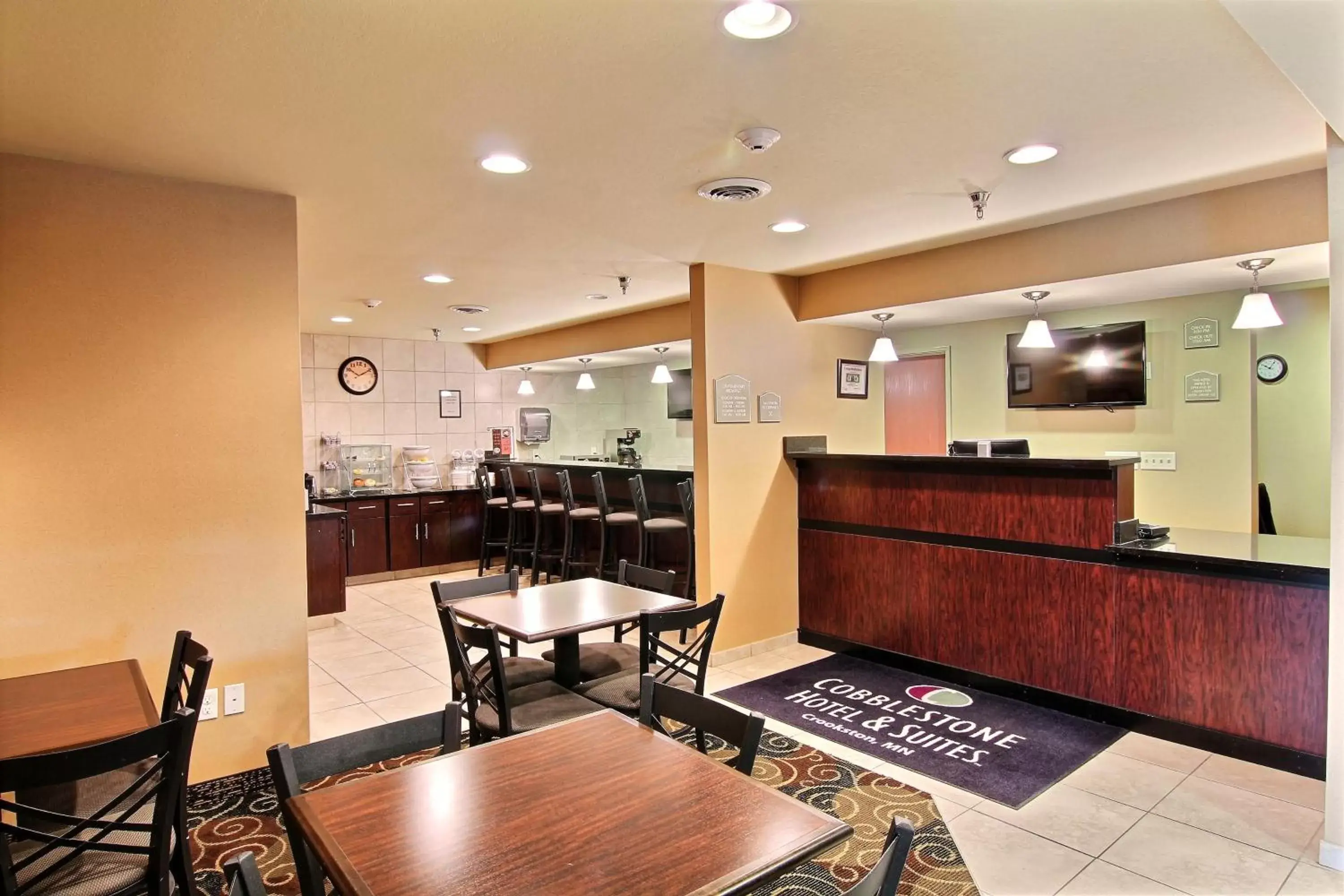 Lobby or reception in Cobblestone Hotel and Suites - Crookston